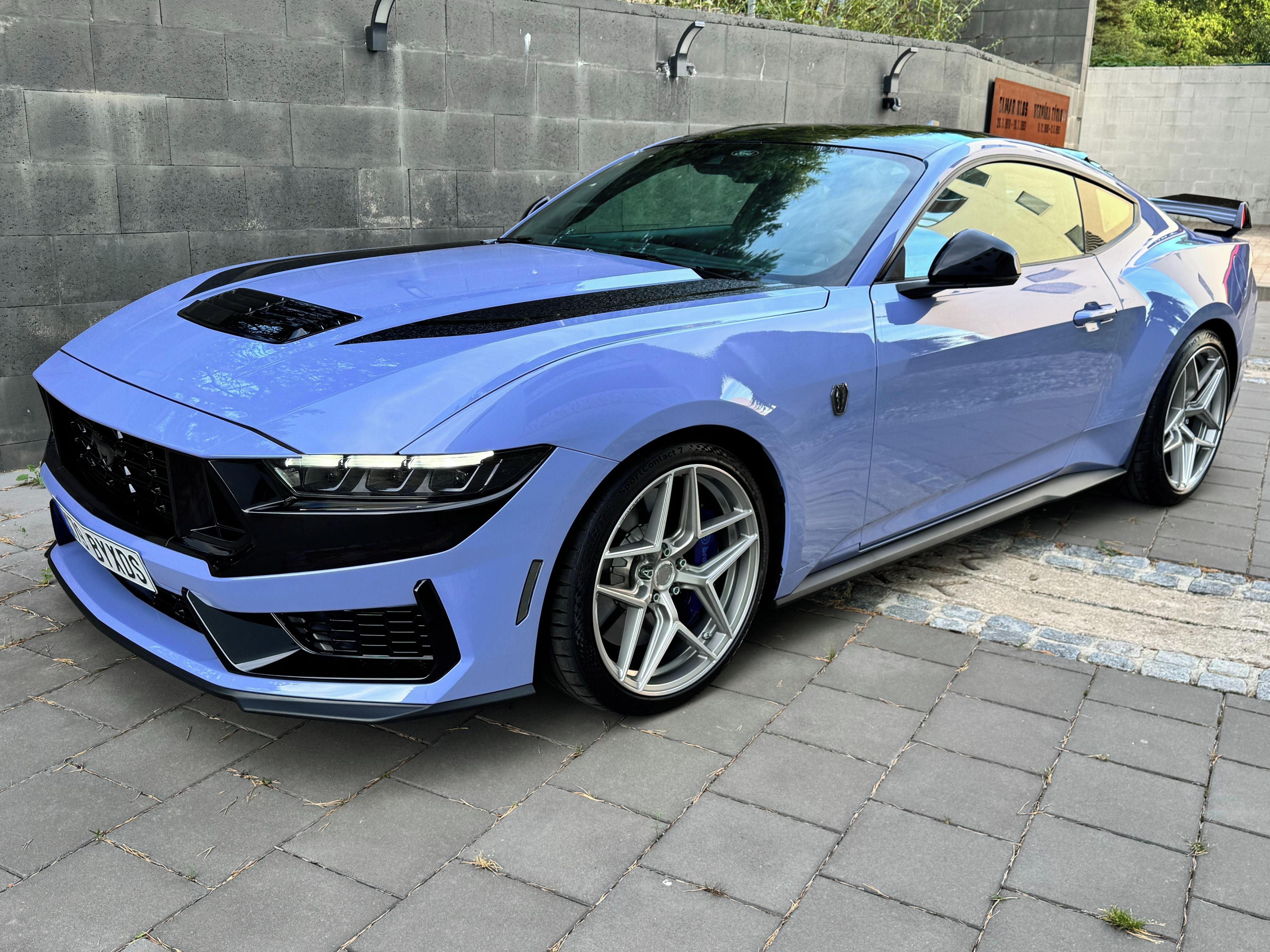 Ford Mustang, Zánovní Mustang Dark Horse