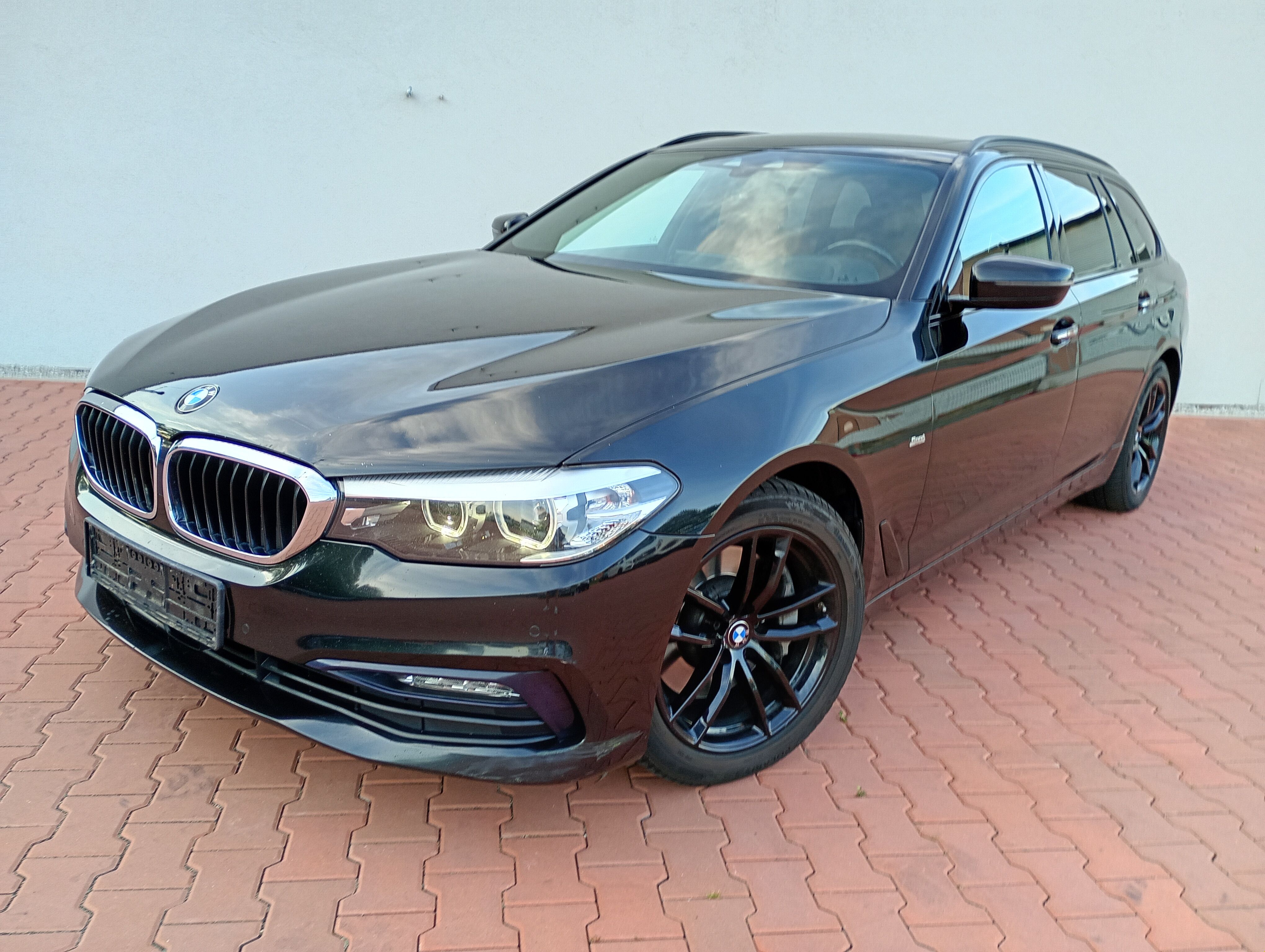 BMW Řada 5, 530xd komforty Panorama HIFI - fotka 4