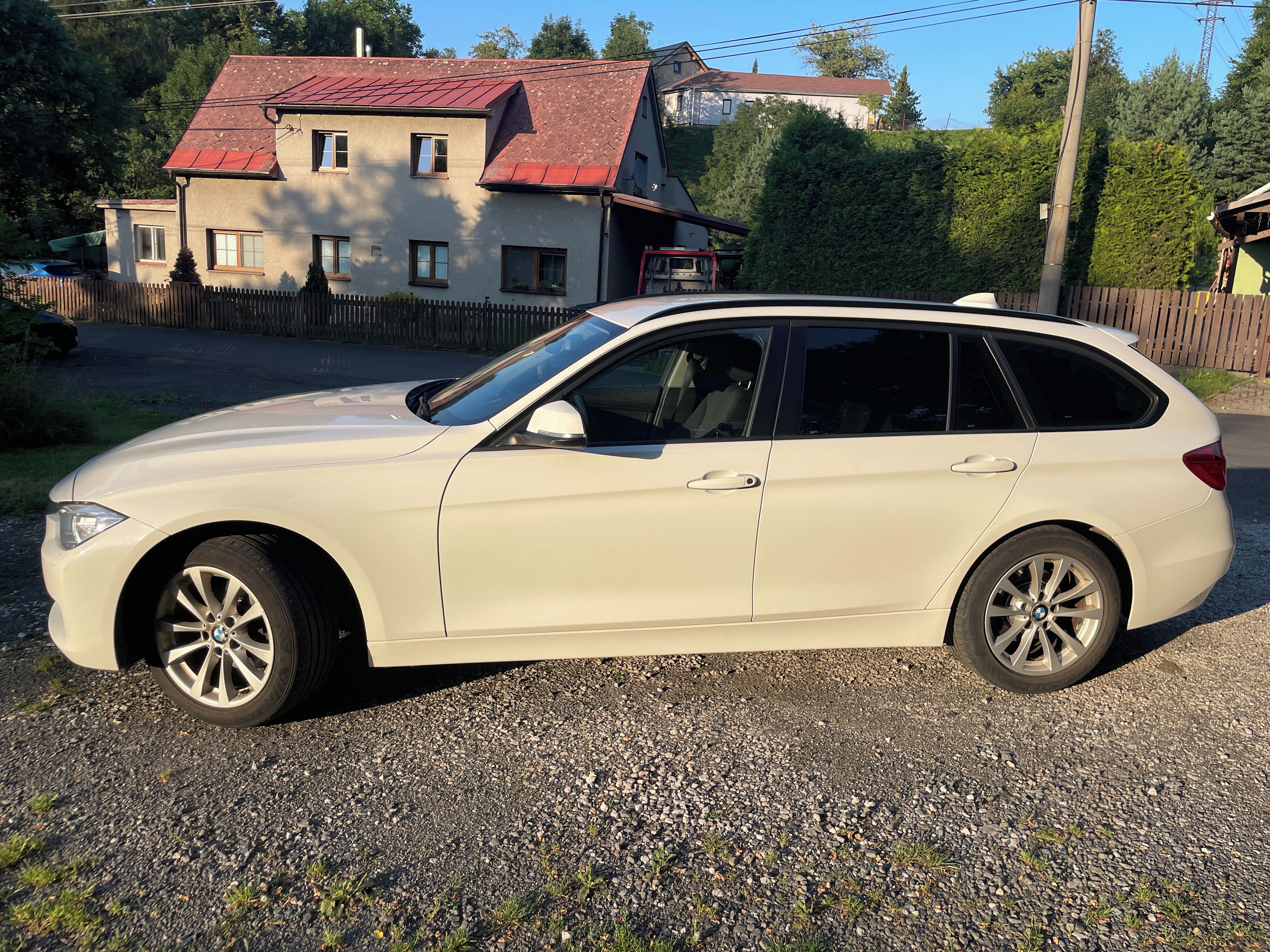 BMW Řada 3, BMW 320d Touring F31 xDrive - fotka 2