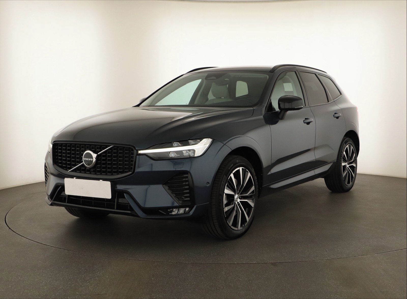 Volvo XC60, B4 AWD - fotka 2