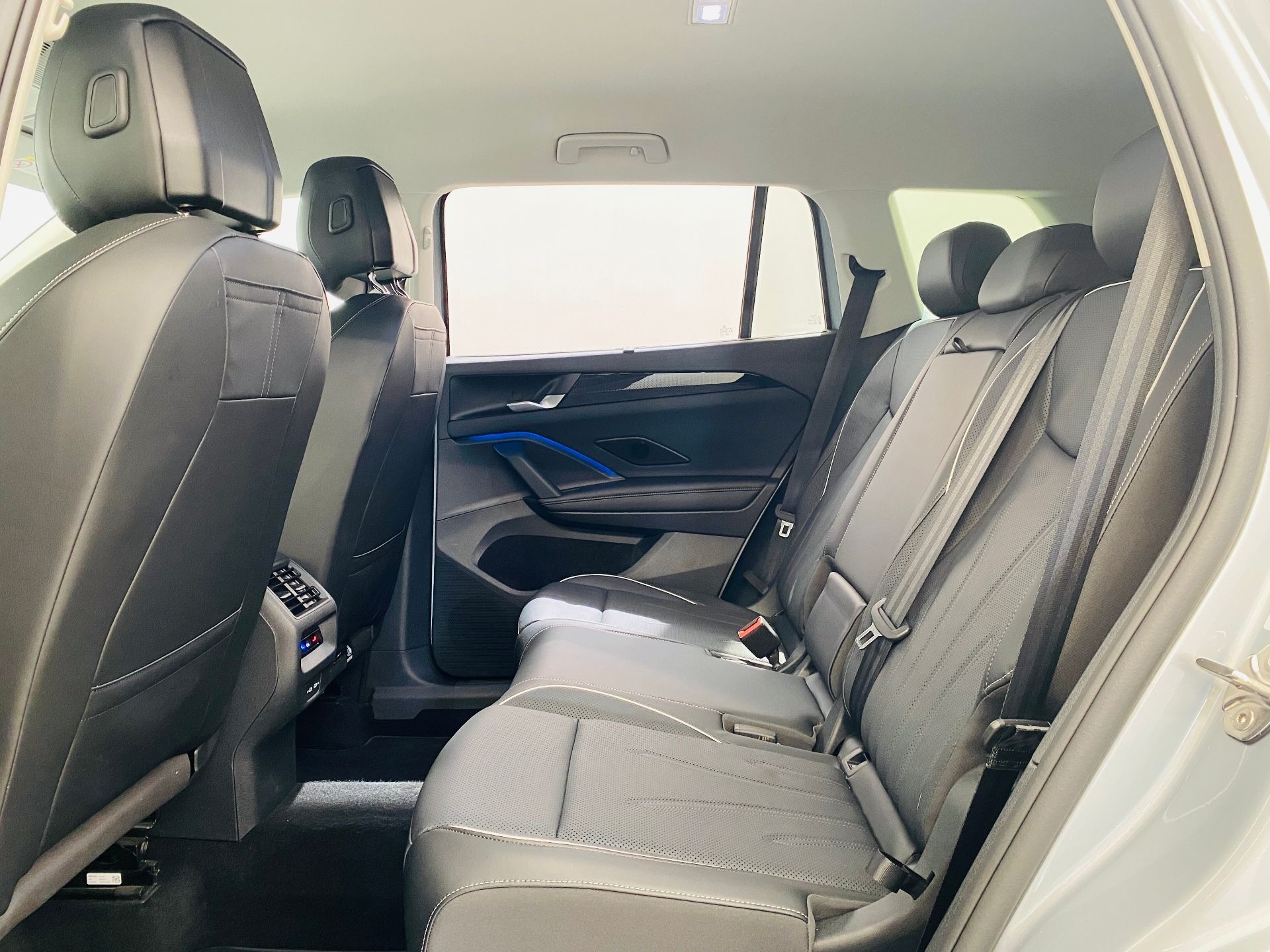 Volkswagen Tayron, LIFE 1,5 TSI 150 KW EHYBRID - fotka 6