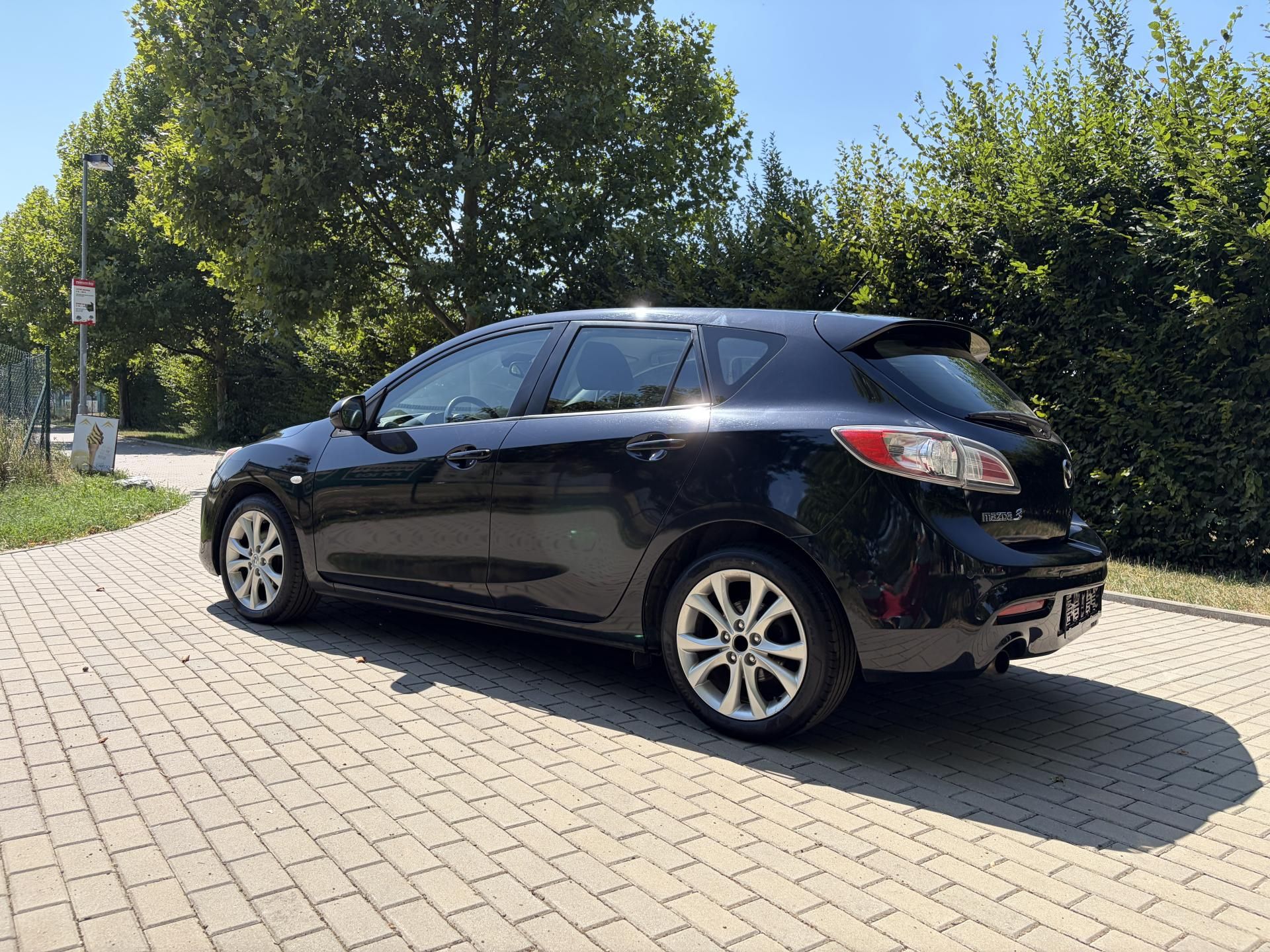 Mazda 3, 1.6 90th Anniversary - fotka 5