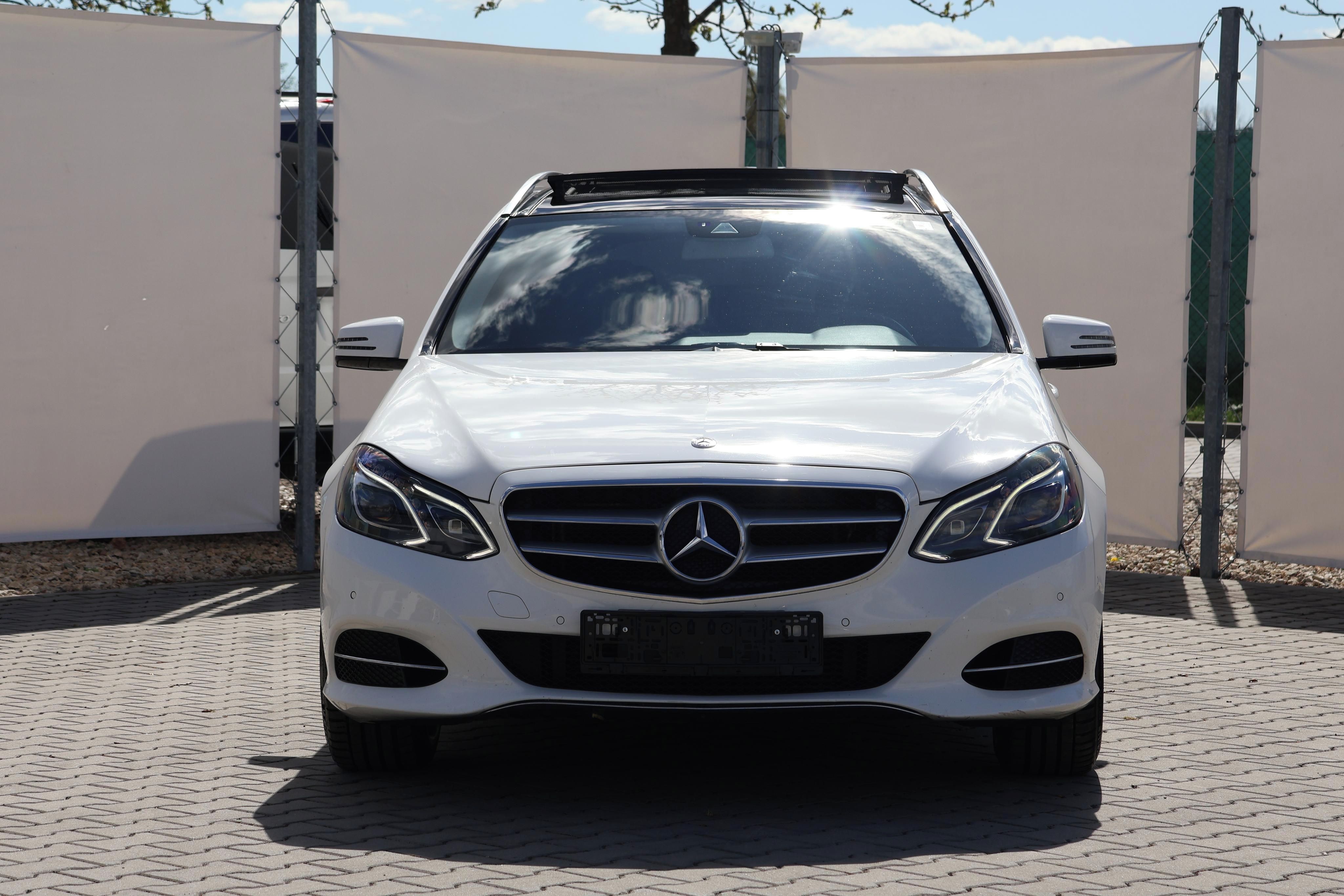 Mercedes-Benz Třídy E, 300 BLUETECHYBRID LED PANO KAM - fotka 2
