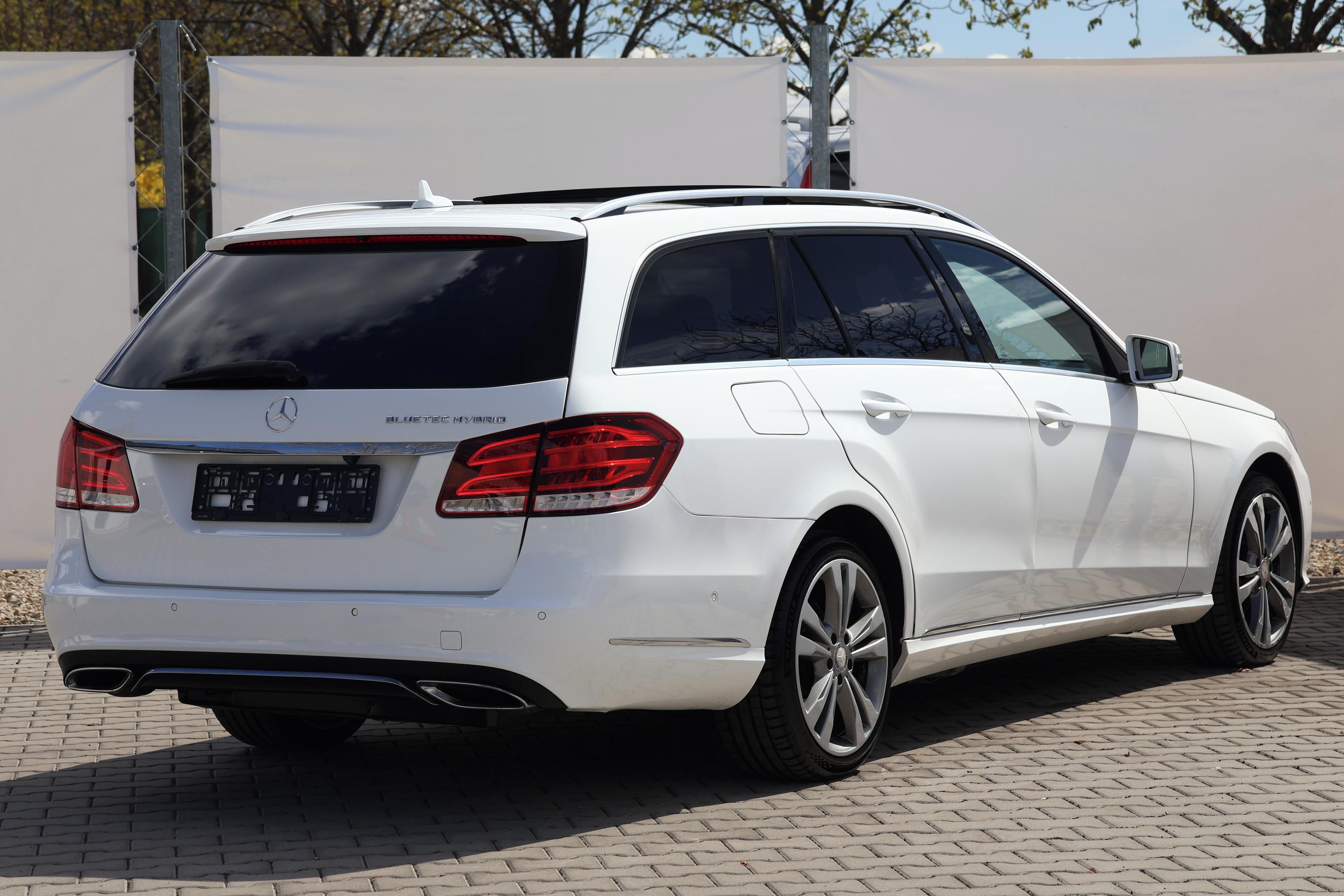 Mercedes-Benz Třídy E, 300 BLUETECHYBRID LED PANO KAM - fotka 5