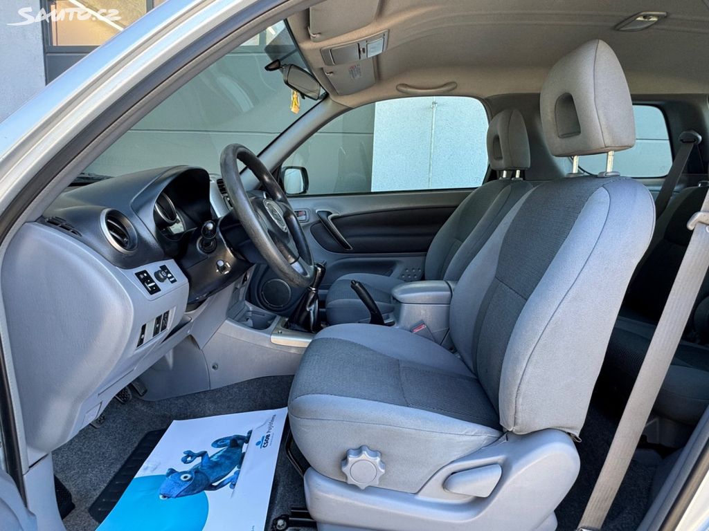 Toyota RAV4 2.0 D-4D 116 ch 4x4 • 3 portes • Boîte manuelle • Clim