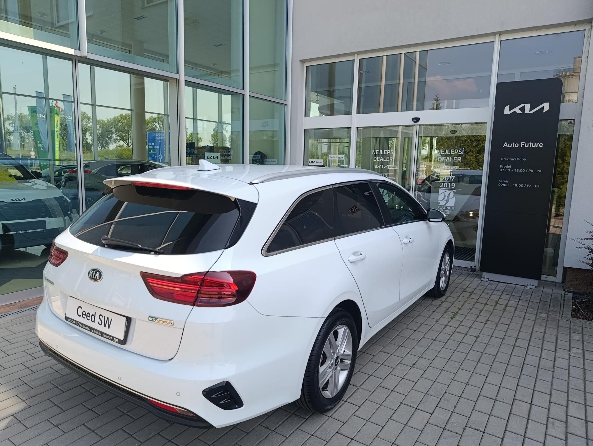 Kia Cee´d, 1.6 CRDi 7DCT  Top - fotka 2
