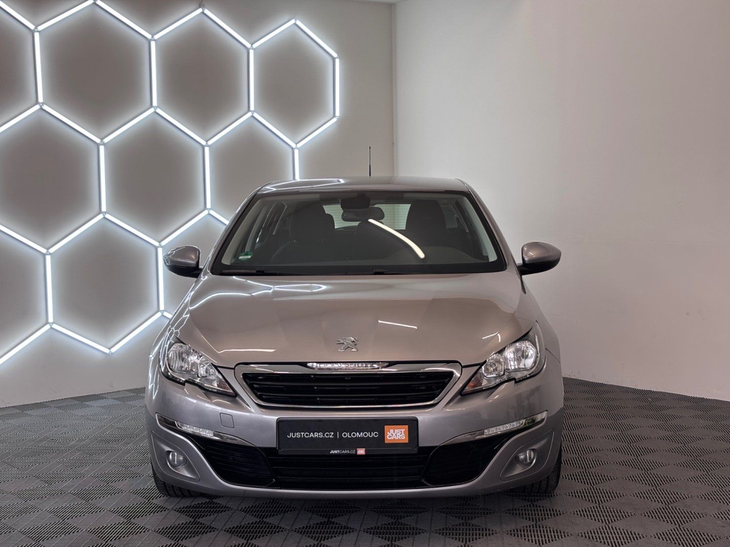 Peugeot 308, 1.6 THP, 92kW, 1.MAJITEL, ČR - fotka 3
