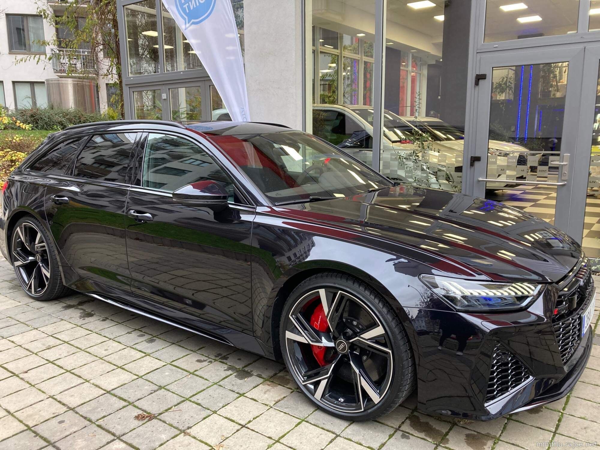 Audi RS6, TOP stav, karbon brzdy, panora - fotka 3
