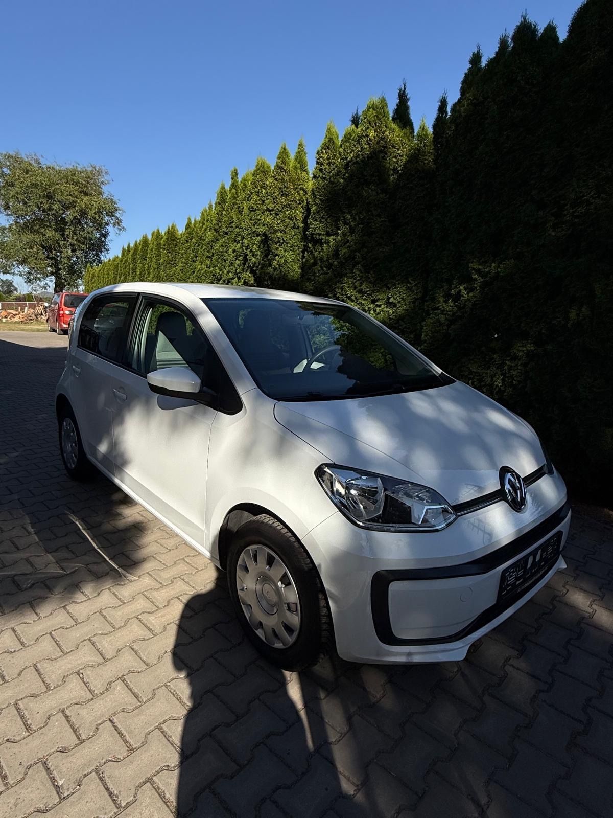 Volkswagen Up!, 1,0 i pravidelný servis,1 Maji