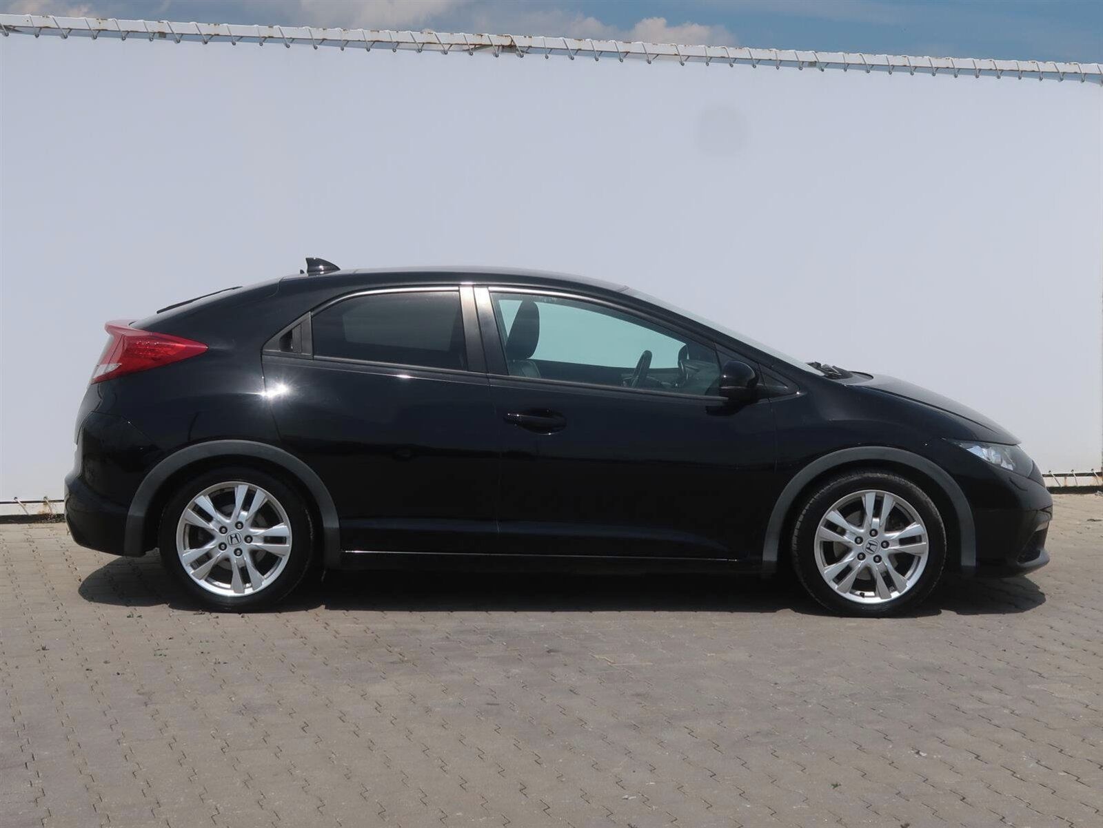 Honda Civic, 1.8 i-VTEC, Automat - fotka 6