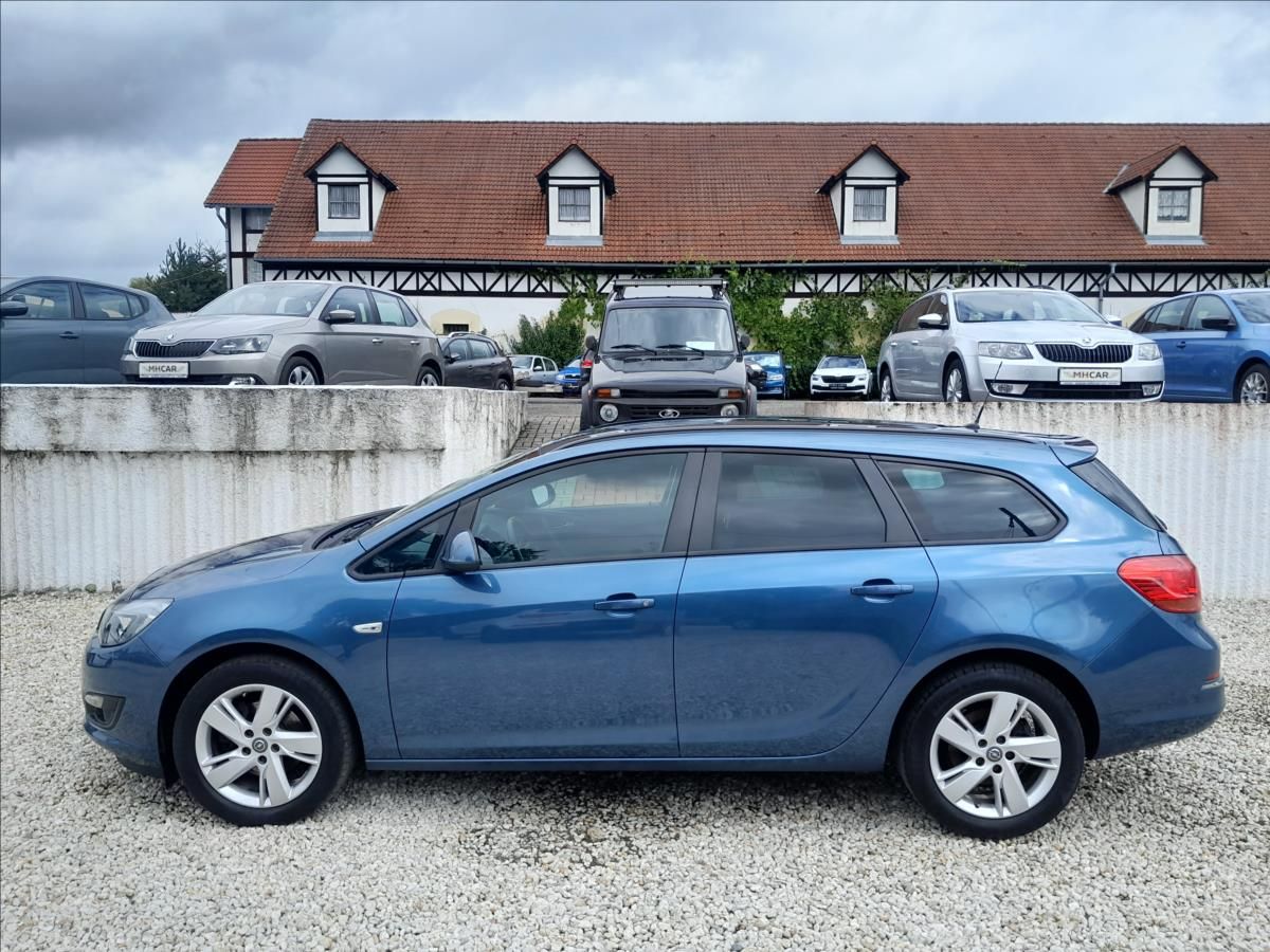 Opel Astra, 1,6 TDCI 100kW SPORTS TOURER - fotka 4