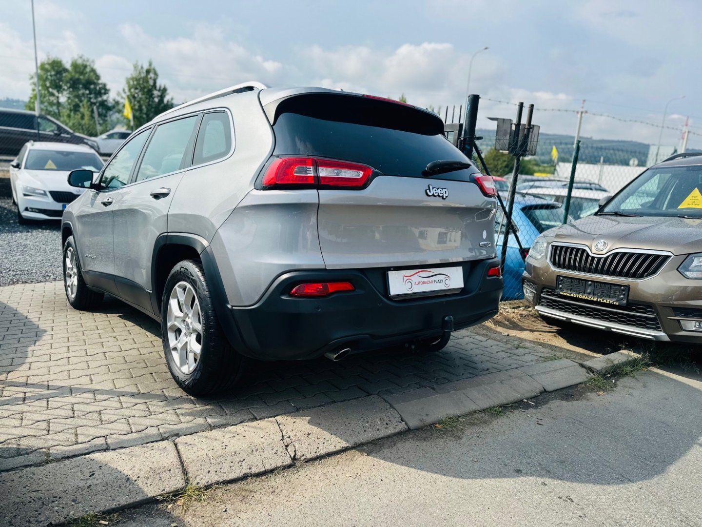 Jeep Cherokee, 2.0D NAVI,VÝHŘEV SED, ČEŠTINA - fotka 4