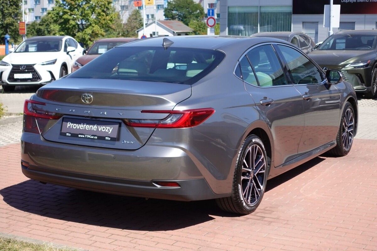 Toyota Camry, 2,5 HEV Executive - fotka 4