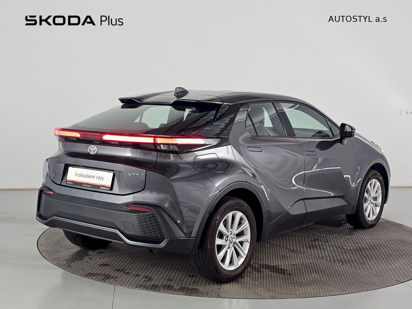 Toyota C-HR, 2.0 164kW PHEV CVT Comfort PLU - fotka 2