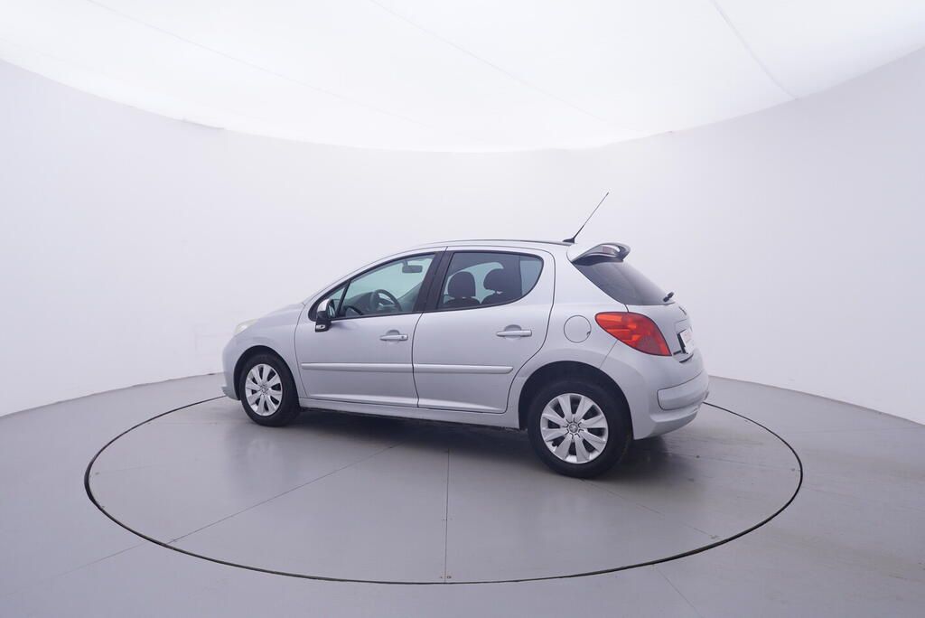 Peugeot 207, 1.4 16V 65 kW - fotka 3