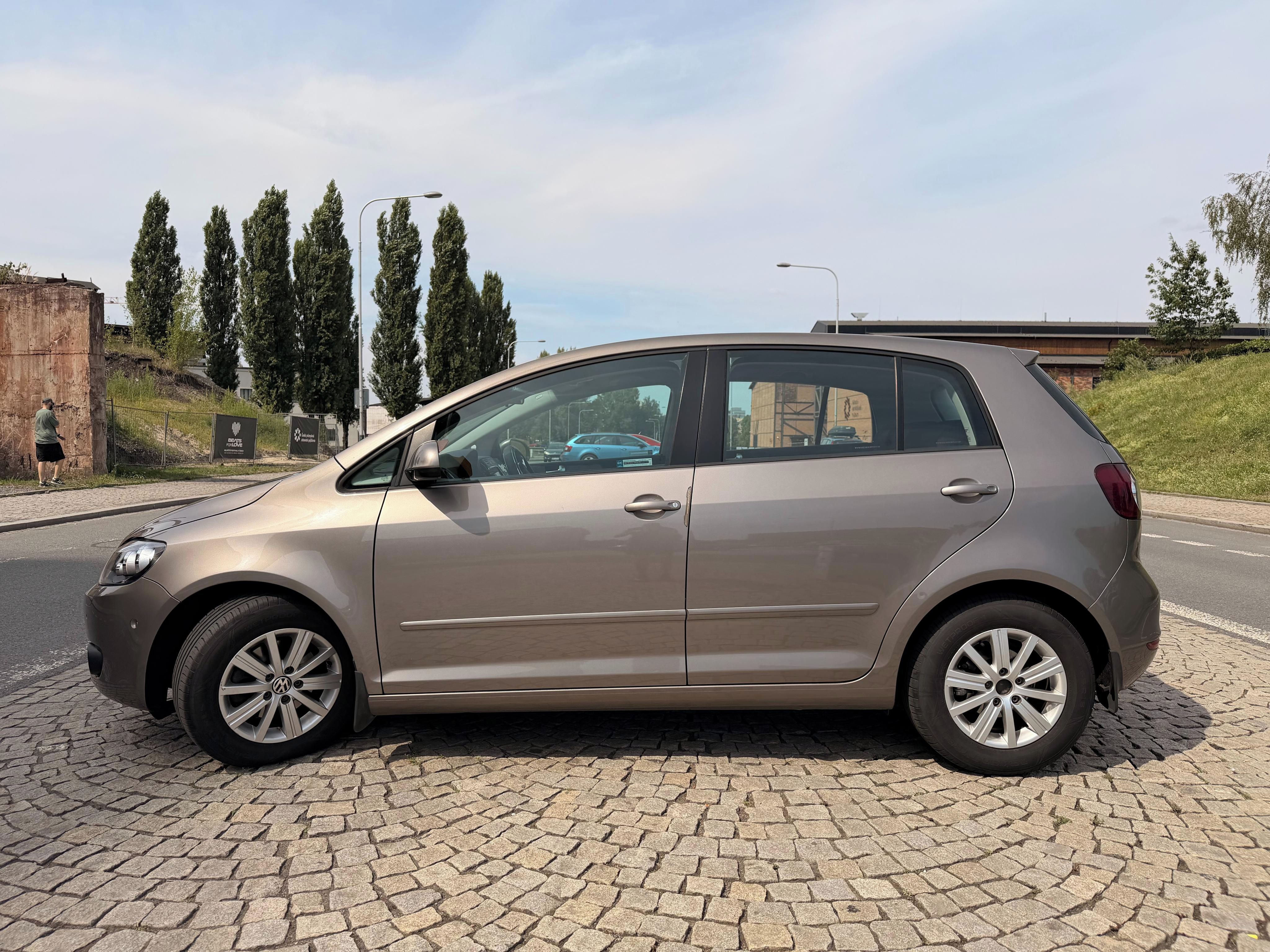 Volkswagen Golf Plus, 1.6 TDI DSG Top Servis|CarPlay - fotka 3
