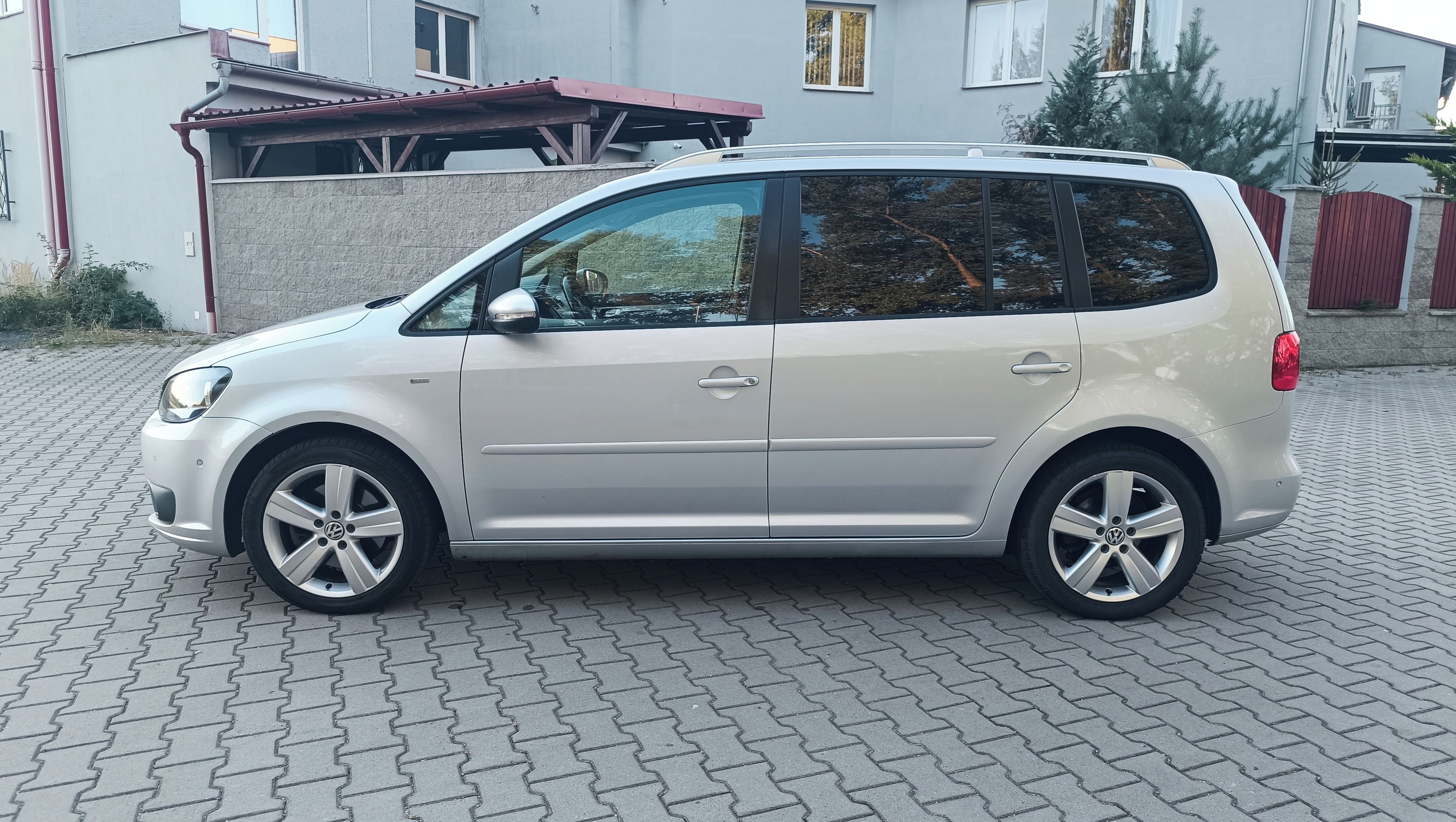 Volkswagen Touran, 2,0 TDi Automat, Ser. Historie - fotka 2