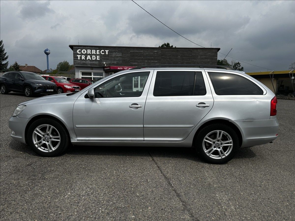 Škoda Octavia, 1,9 TDi-4X4-SERV. KNIHA-CEBIA - fotka 2