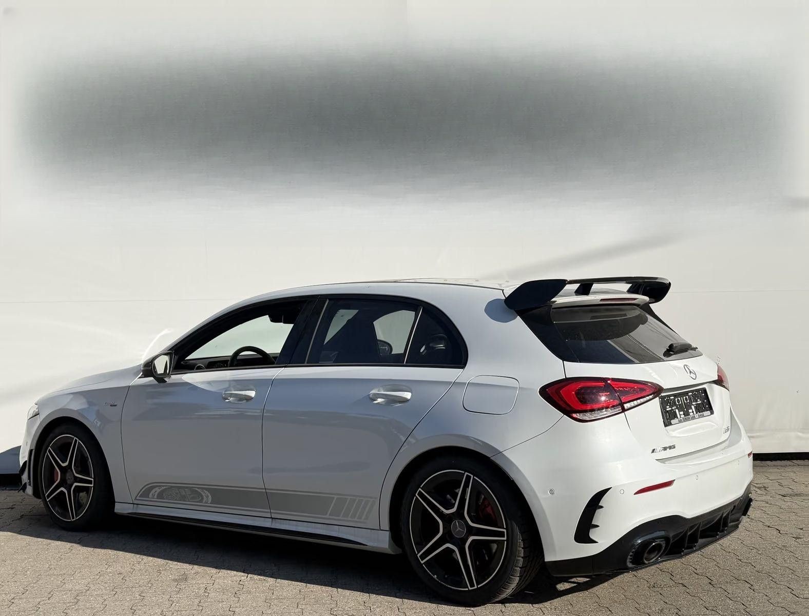 Mercedes-Benz Třídy A, 35 AMG 4Matic DCT 7G - fotka 4