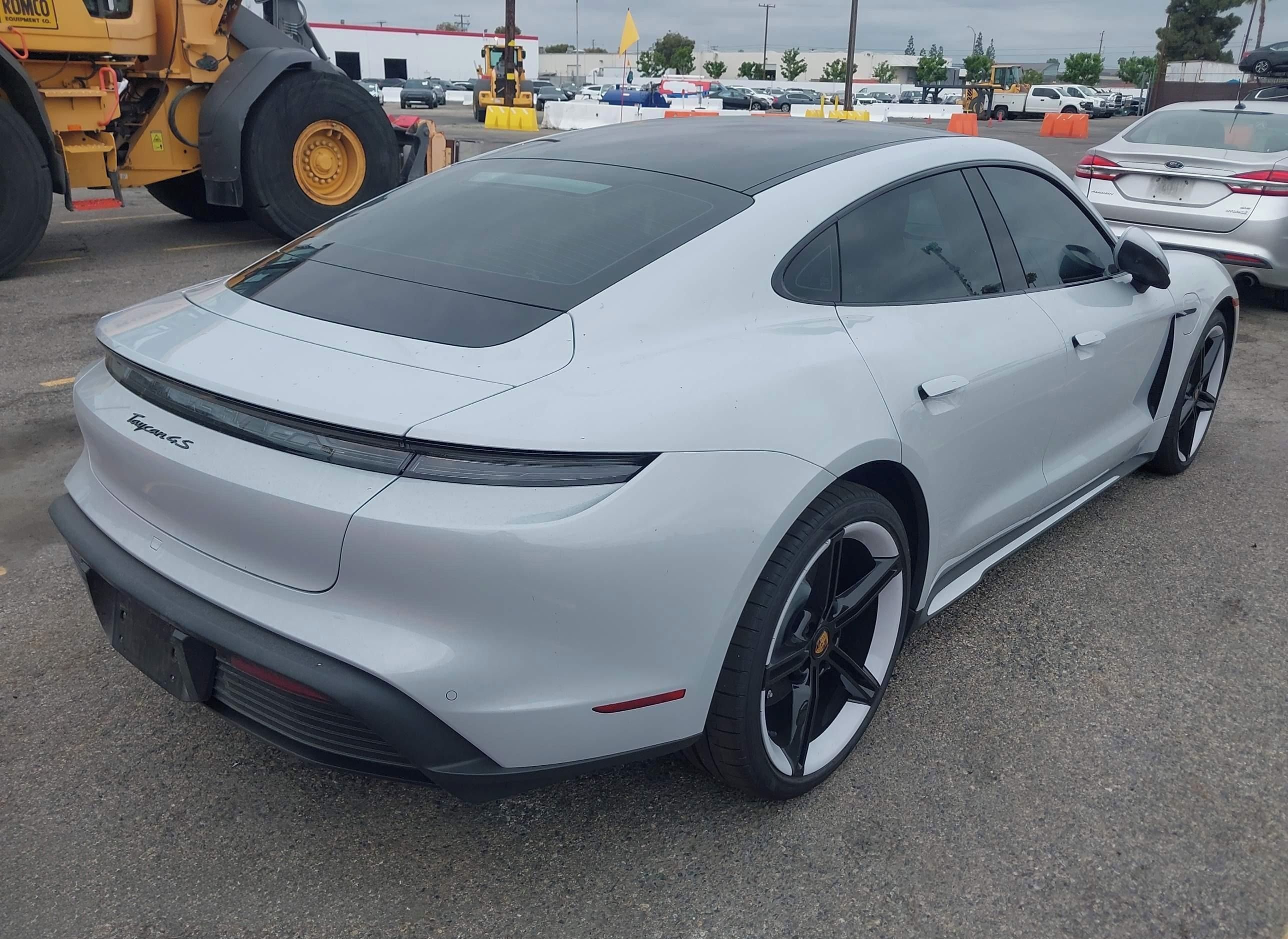 Porsche Taycan, Auto na cestě - fotka 3