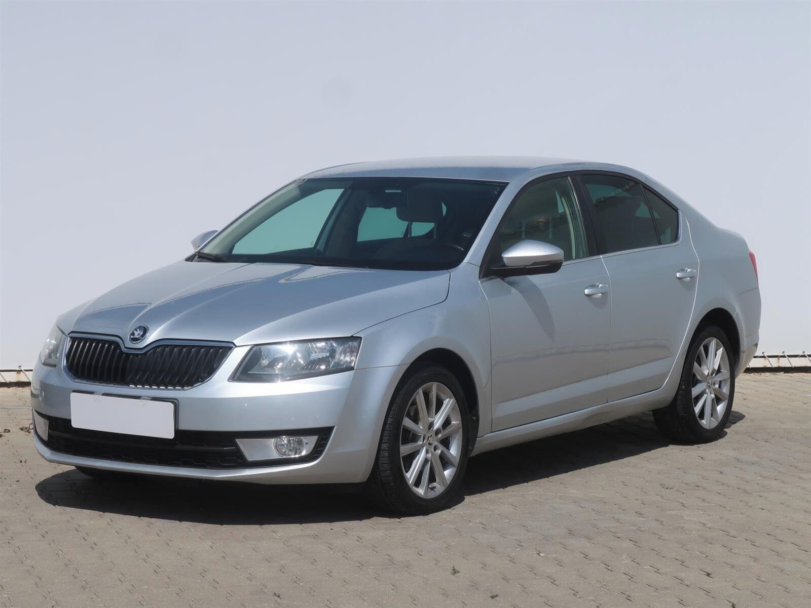 Škoda Octavia, 1.6 TDI, Elegance, Serv.kniha - fotka 2