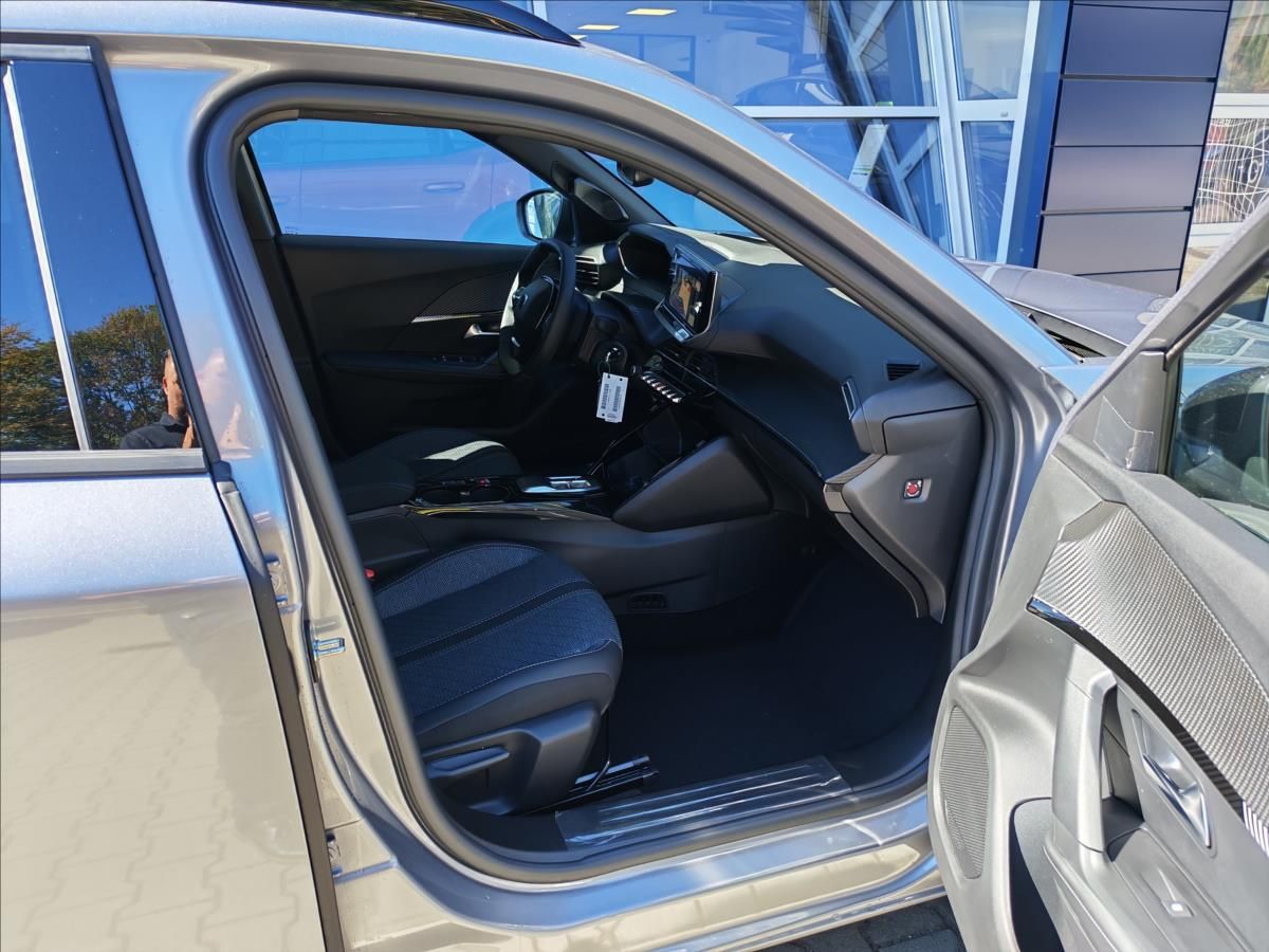 Peugeot 2008, 1,2 2008 ALLURE Hybrid 145 e-D - fotka 5