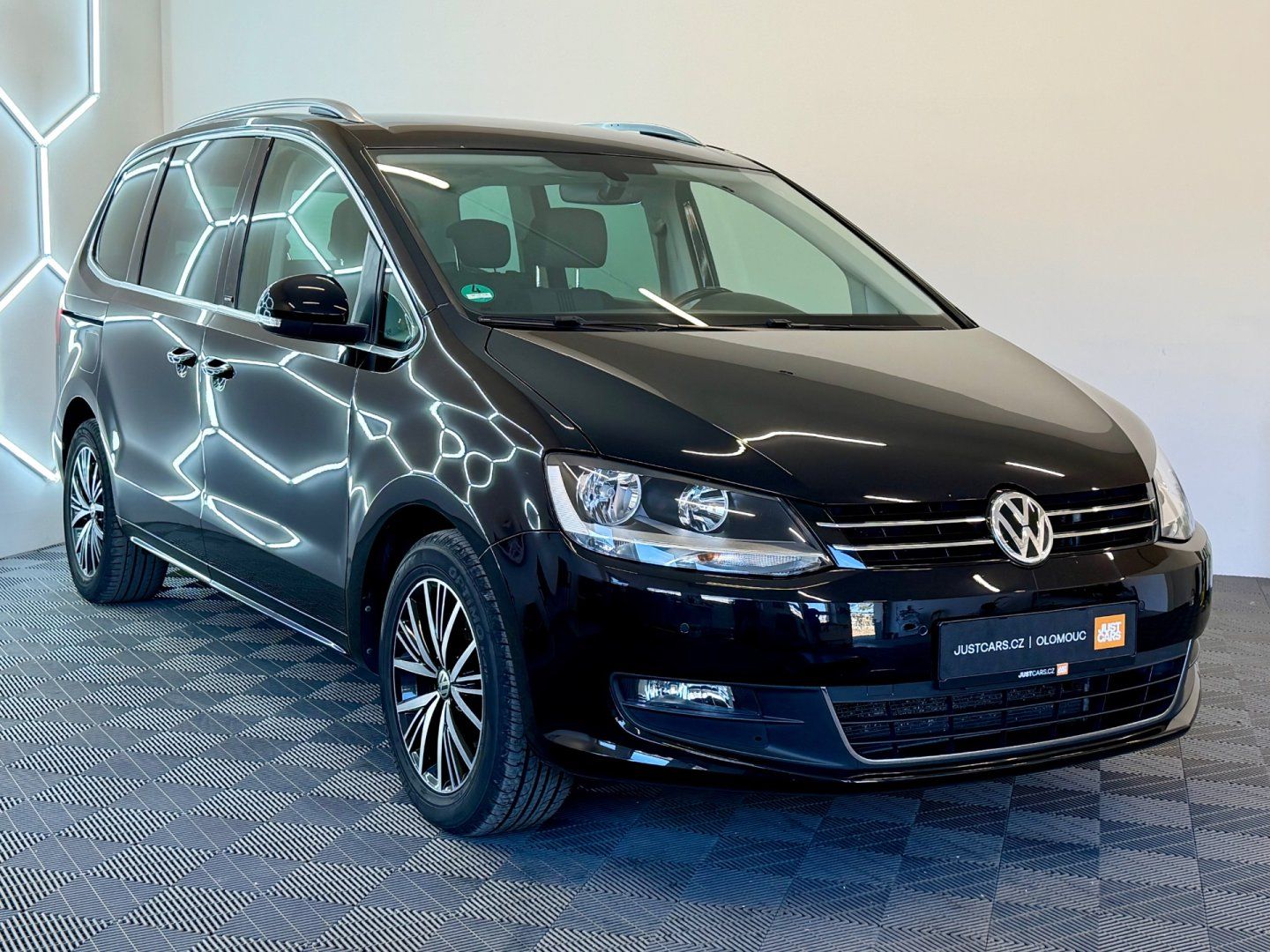 Volkswagen Sharan, 2.0TDi, DSG, 7-MÍST, 1.MAJ - fotka 3
