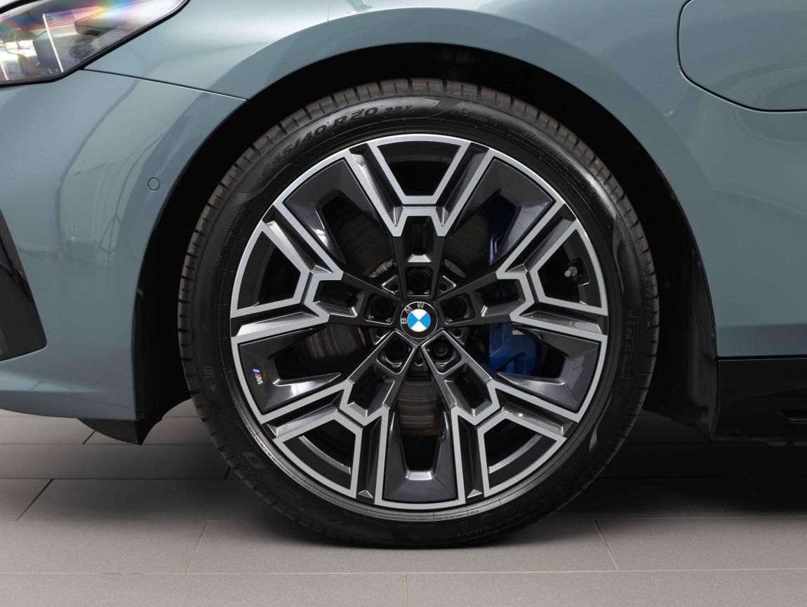 BMW Řada 5, 550e xDrive - fotka 6