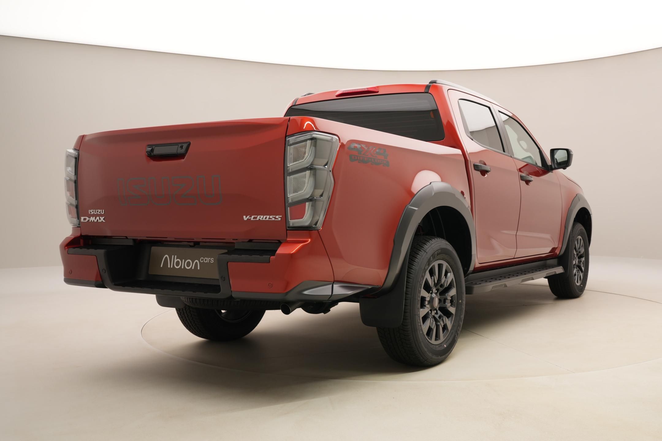 Isuzu D-Max, Double Cab 2,2 V-Cross 4x4 AUT - fotka 5