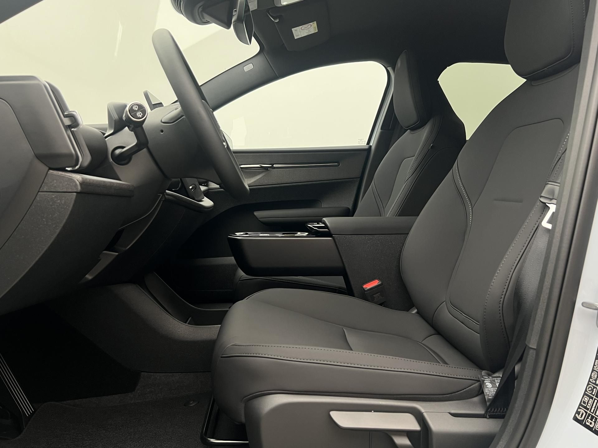 Volvo EX30, EX30 P8 AWD electric PLUS - fotka 3