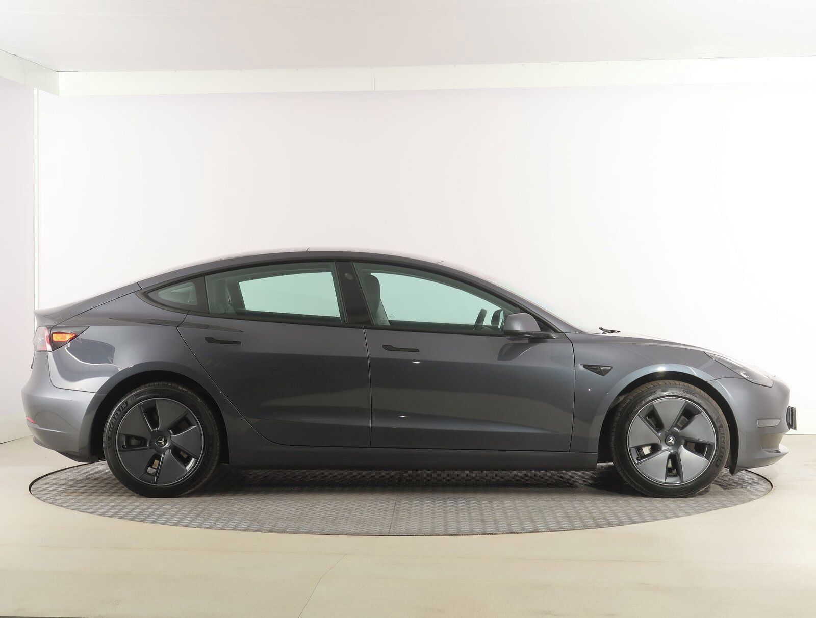 Tesla Model 3, Long Range 4WD 79kWh, SoH 97% - fotka 6