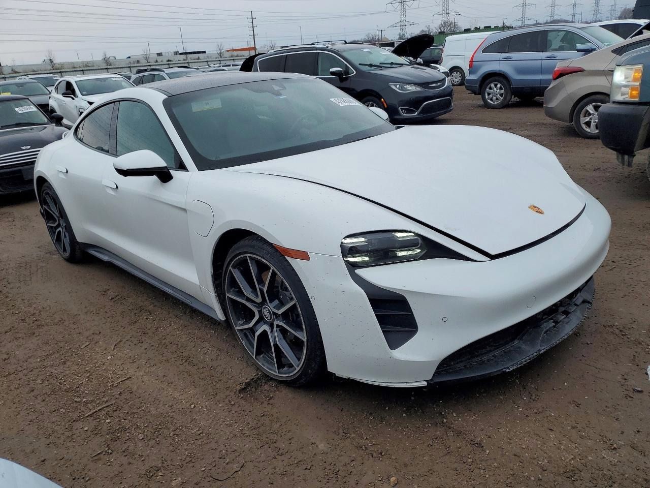 Porsche Taycan, Auto na cestě - fotka 4