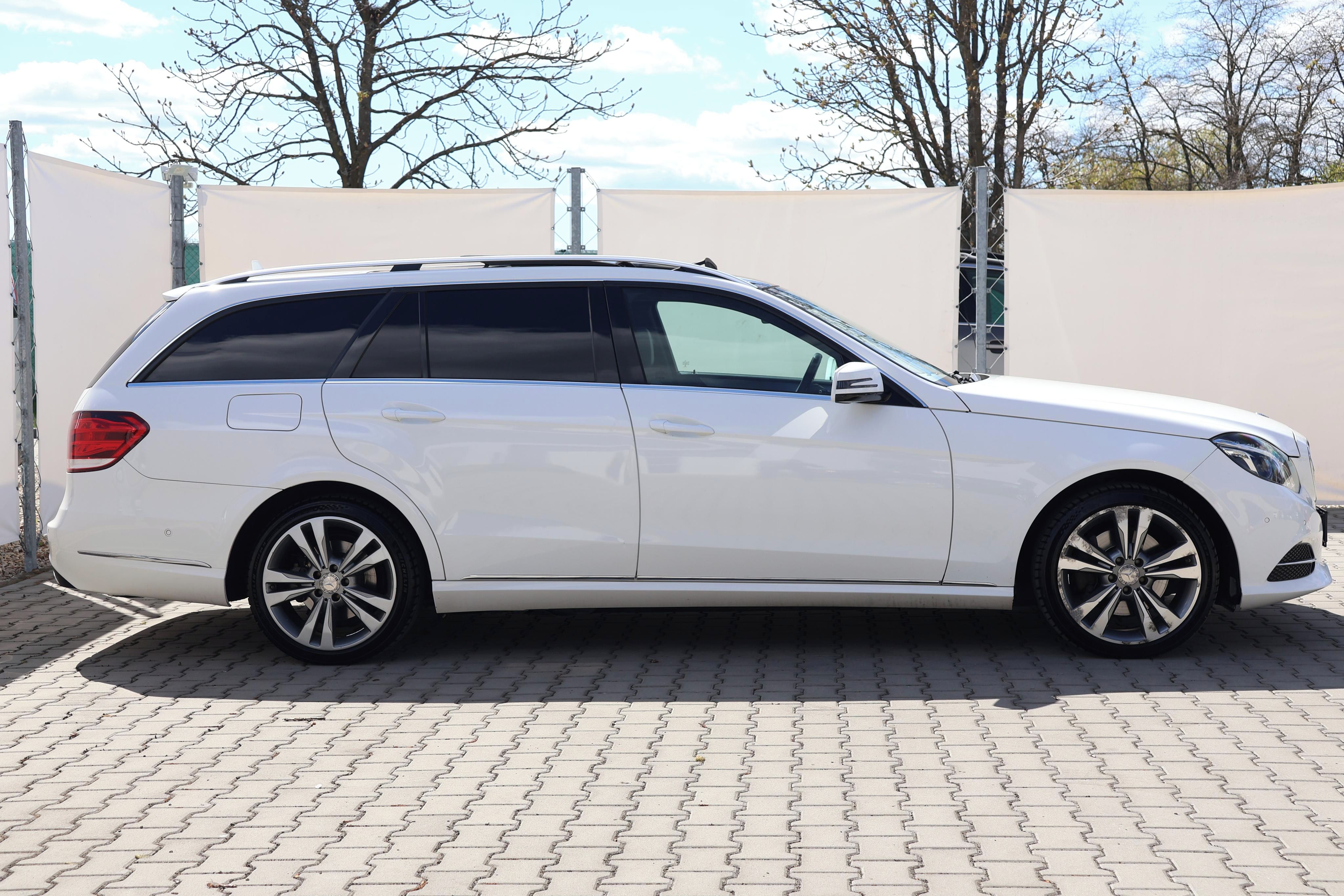 Mercedes-Benz Třídy E, 300 BLUETECHYBRID LED PANO KAM - fotka 4