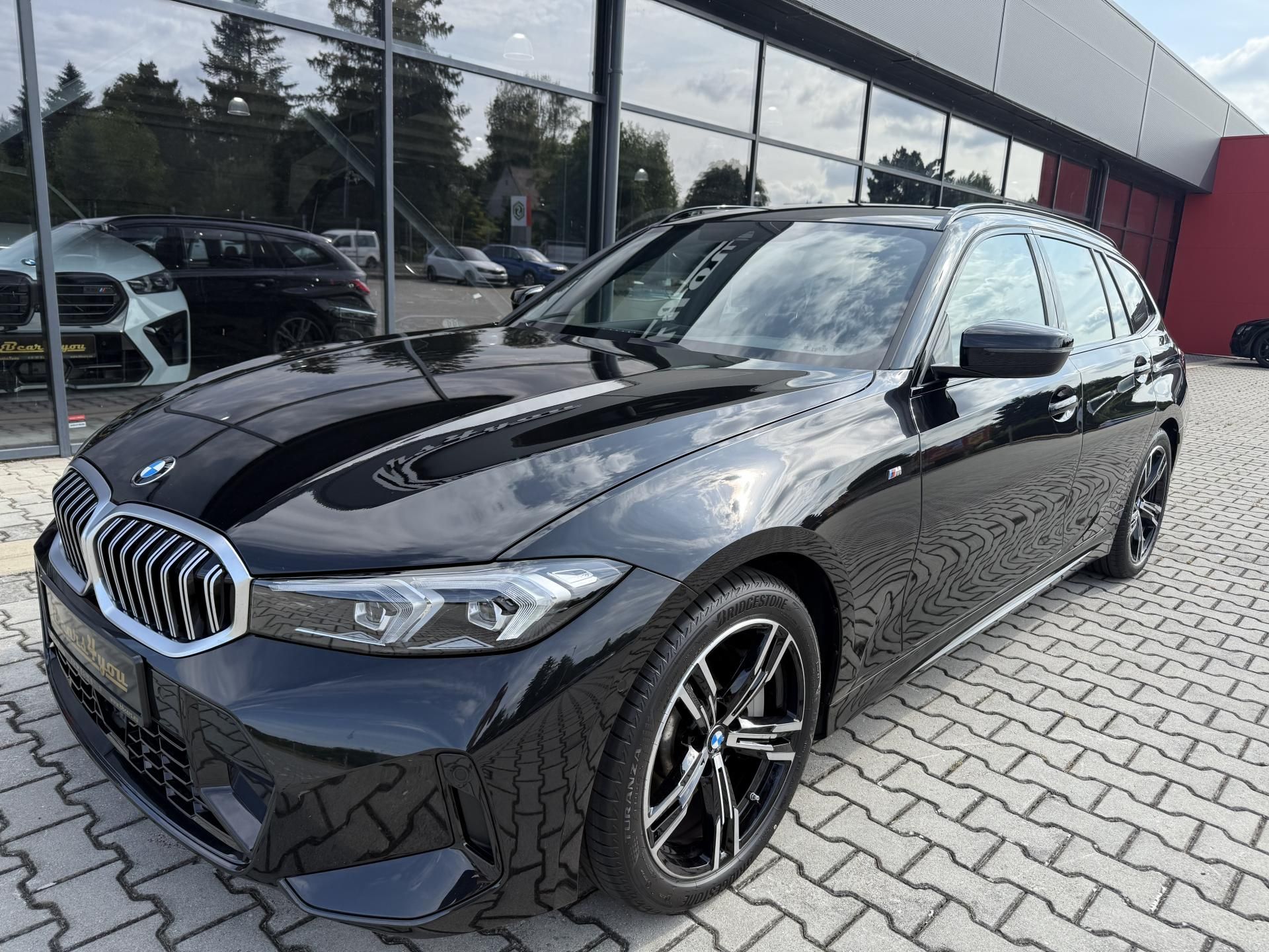 BMW Řada 3, 330i XDRIVE 180kW M-PAKET TOP! - fotka 2