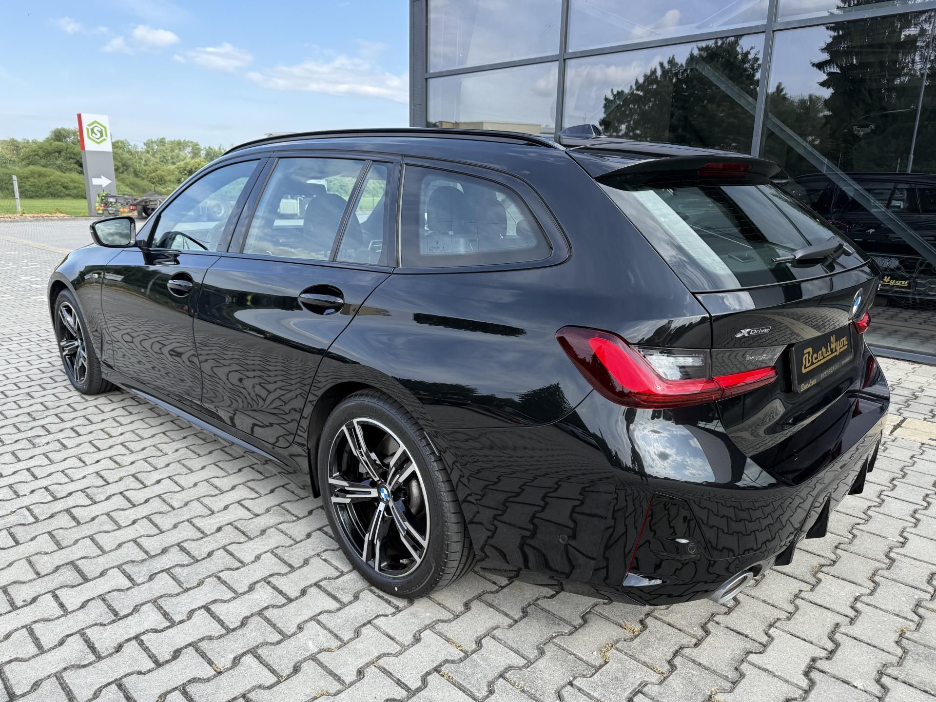 BMW Řada 3, 330i XDRIVE 180kW M-PAKET TOP! - fotka 5
