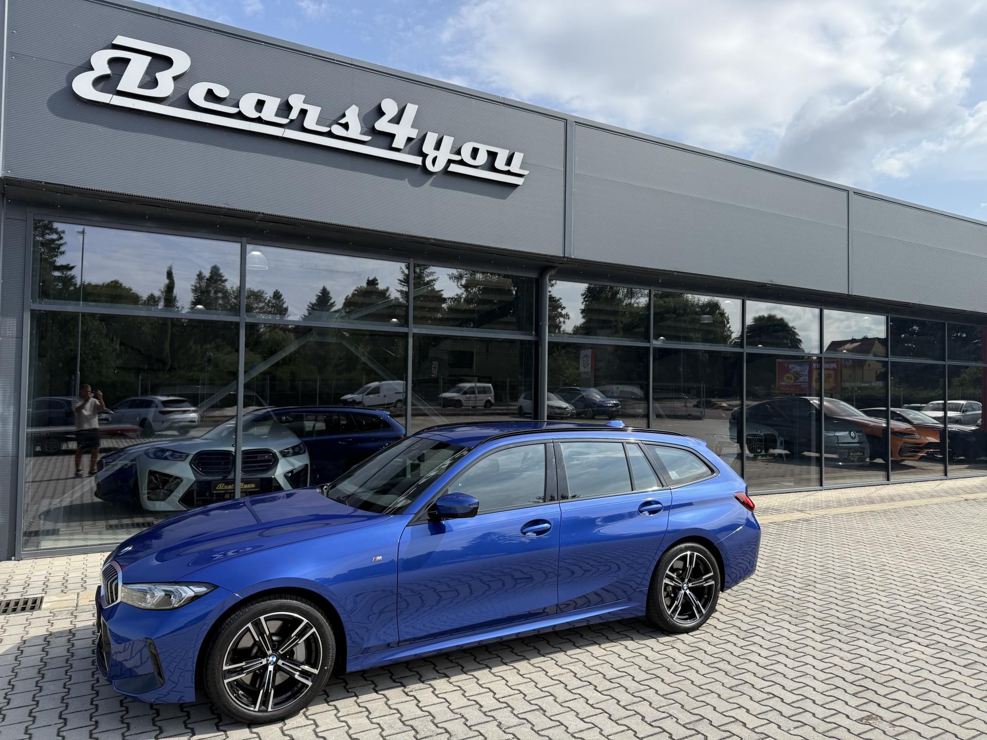 BMW Řada 3, 330i XDRIVE 180kW M-PAKET TOP! - fotka 4