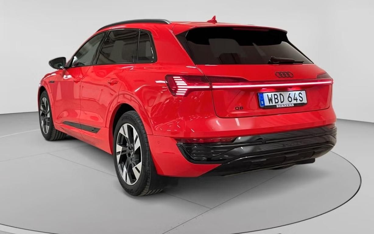 Audi Q8 e-tron, 55 Q 360k Matrix Pano 4 zóny - fotka 3