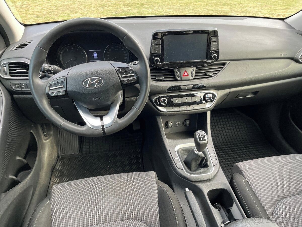 Hyundai i30, Prodám Hyundai i30 1.5 DPI 81k - fotka 5