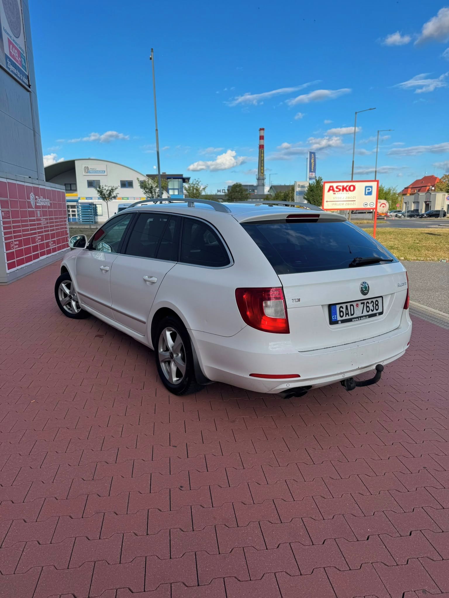 Škoda Superb, 2.0 TDI 103KW servírováno - fotka 3