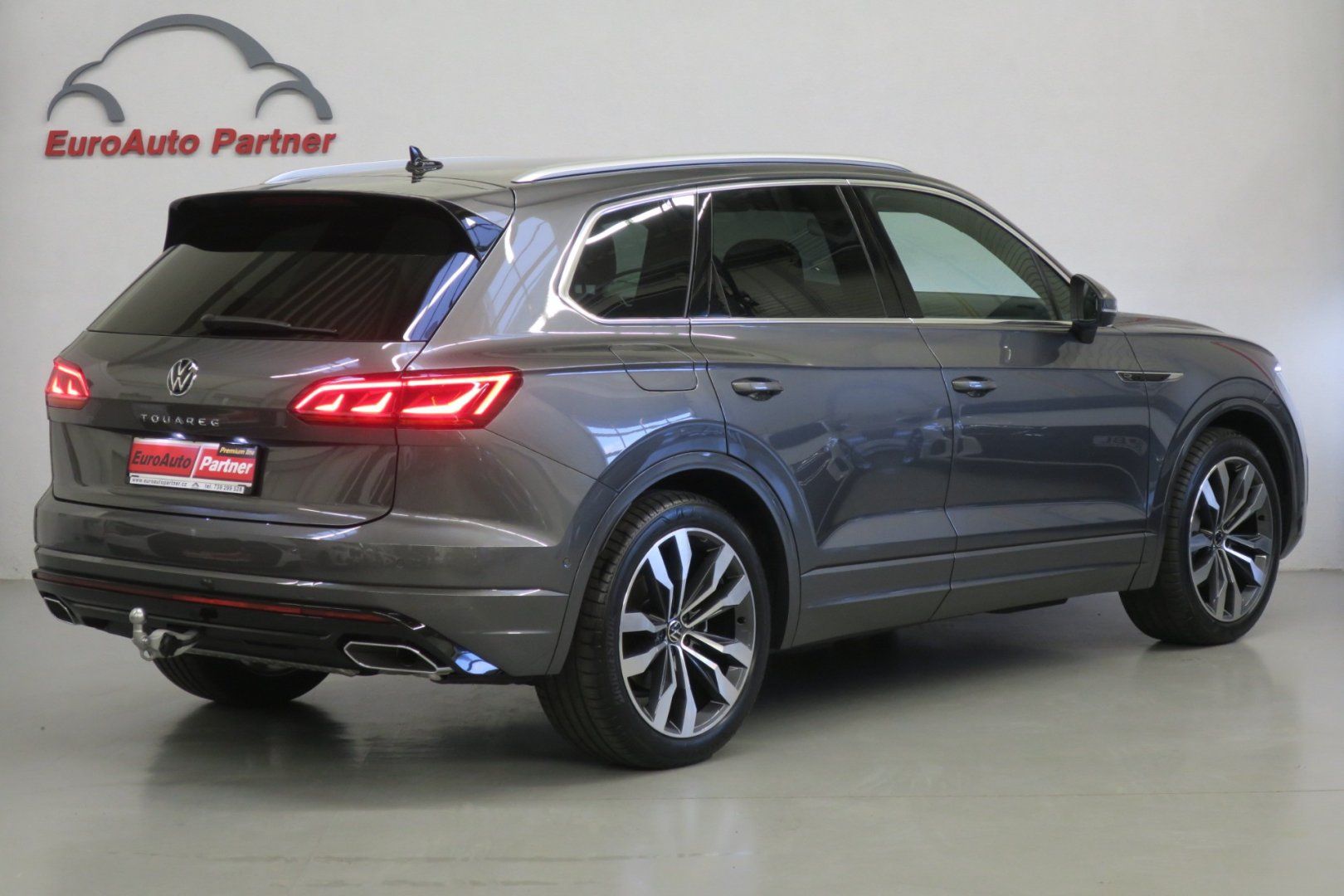 Volkswagen Touareg, R-Line 3,0TDI 210kW Nez. top. - fotka 5