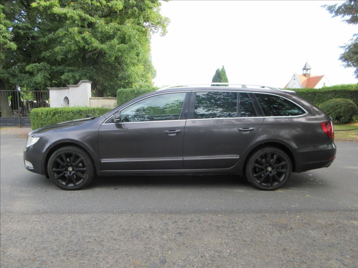 Škoda Superb, 2,0 TDi Závada Přev. Panorama - fotka 6