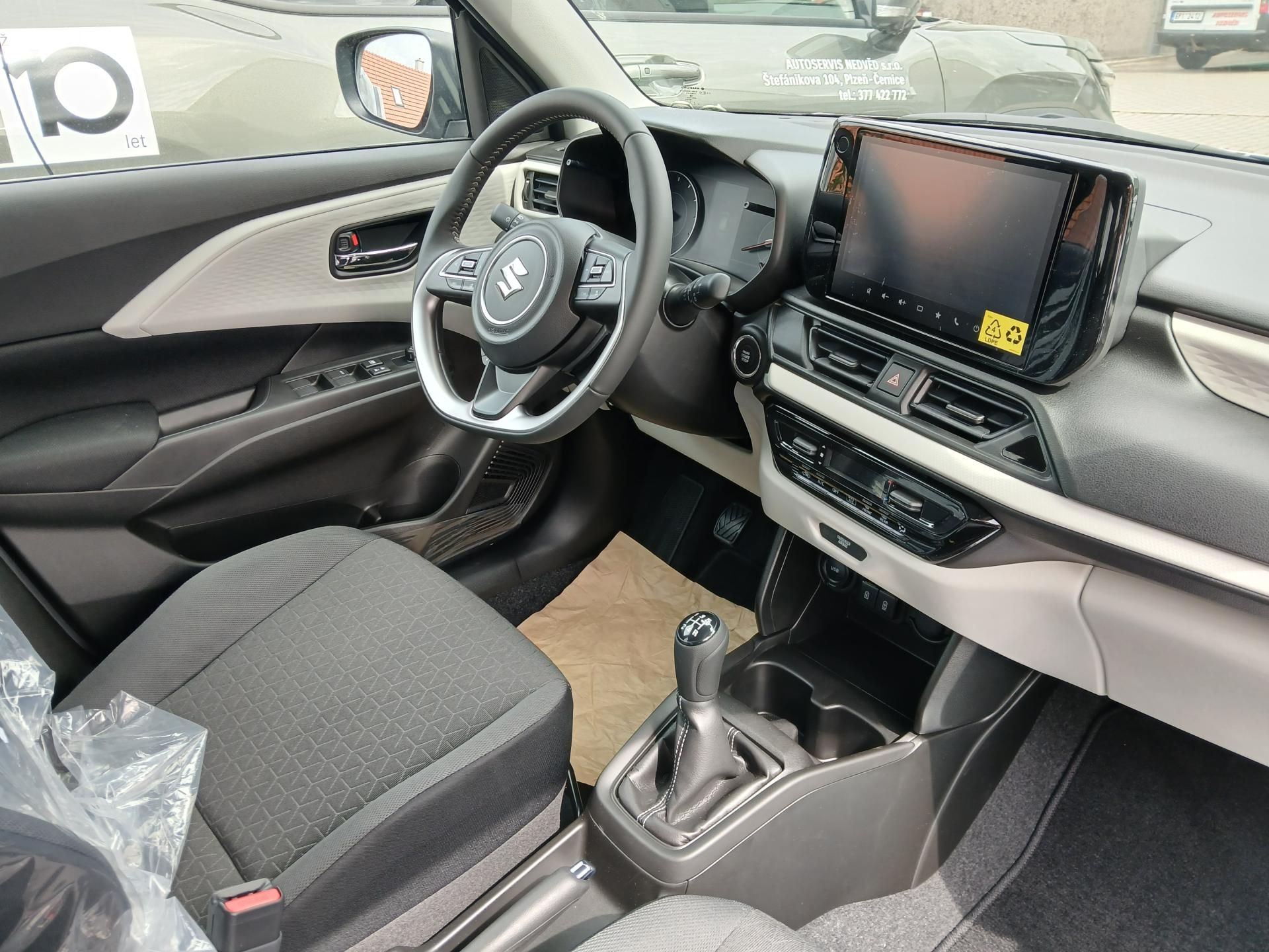Suzuki Swift, 1,2 PREMIUM ALLGRIP HYBRID - fotka 4