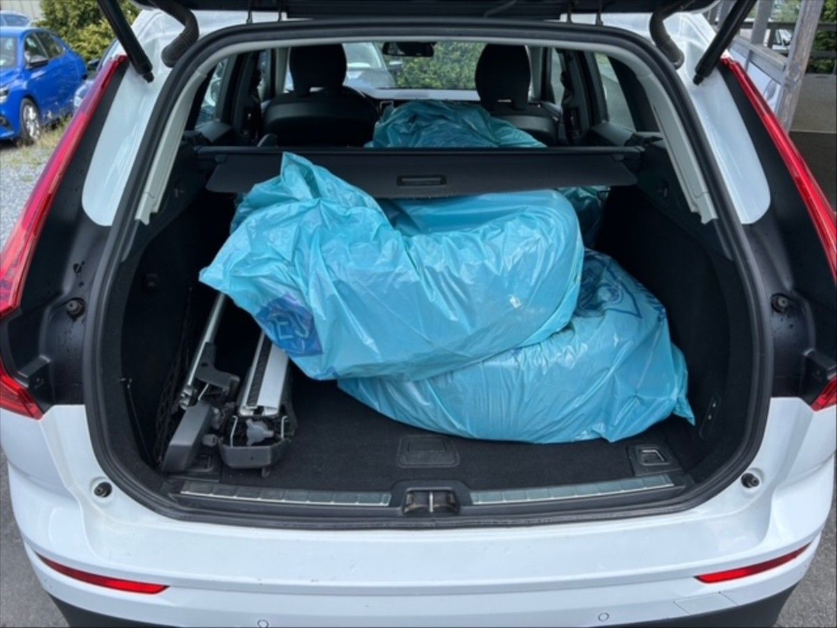Volvo XC60, 2,0 T5 Momentum AT - fotka 6