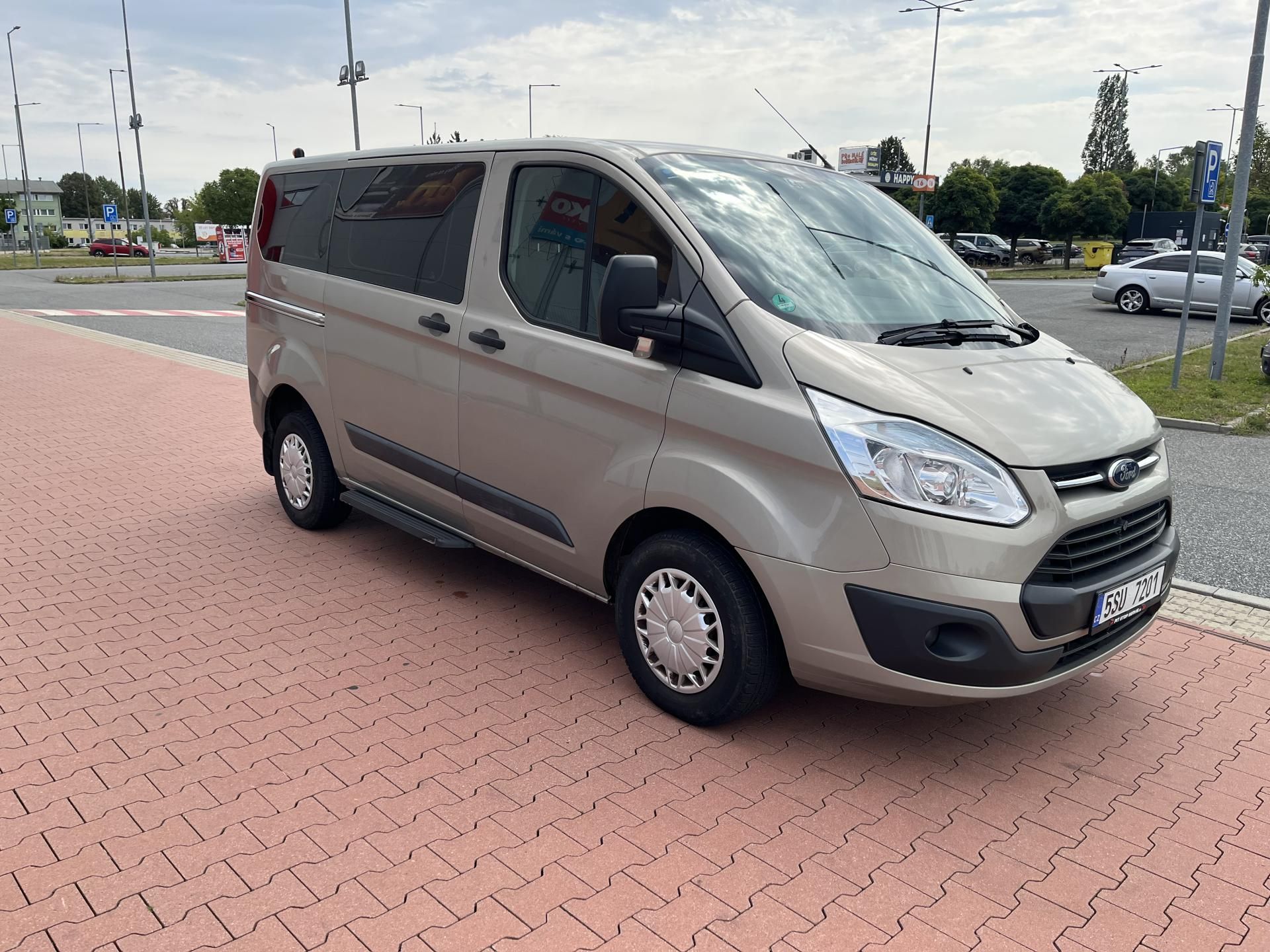 Ford Tourneo Custom, 2.2 TDCi 9 Míst - fotka 4