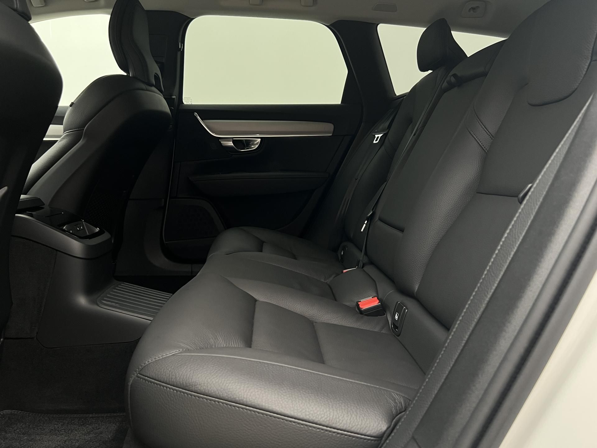 Volvo V90, T6 AWD DARK PLUS RECHARGE AUT - fotka 6