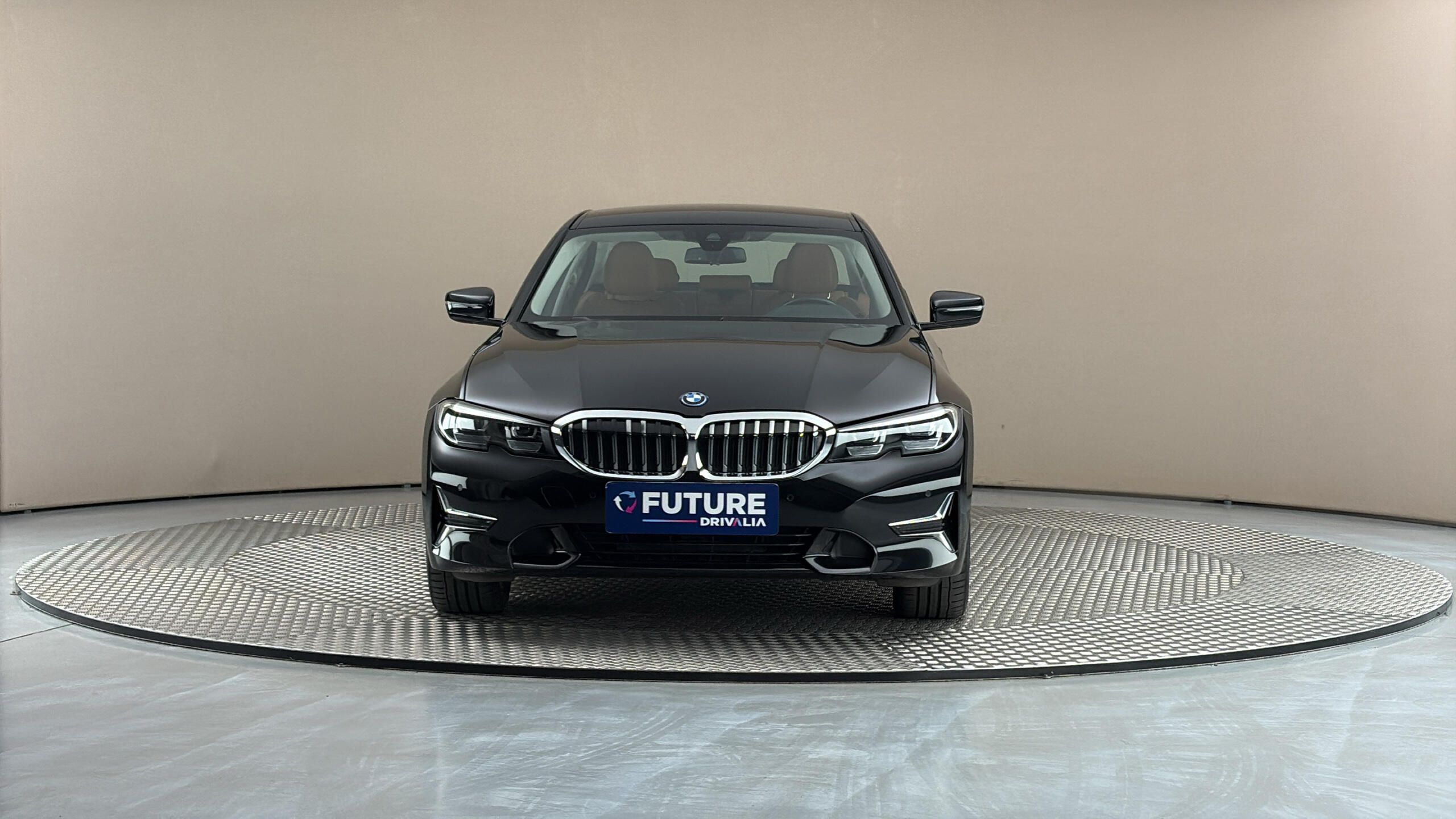 BMW Řada 3, 320e AUT Luxury Line - fotka 3