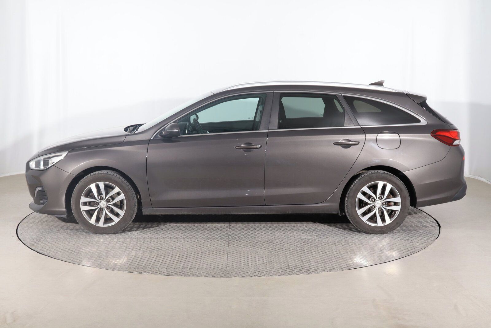 Hyundai i30, 1.4 T-GDI, Family, Serv.kniha - fotka 3