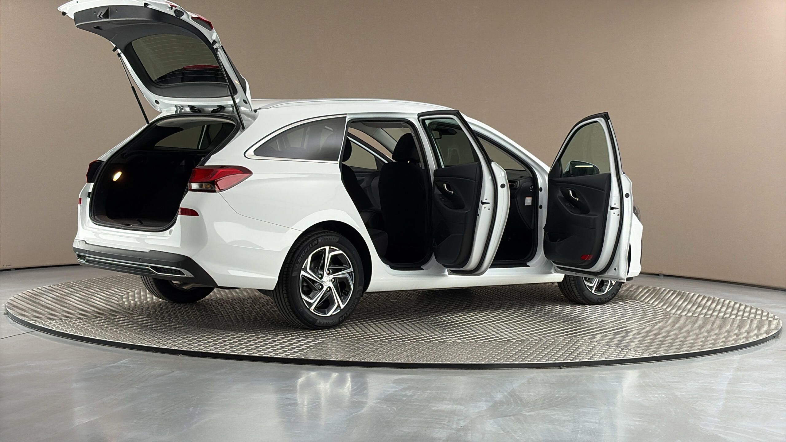 Hyundai i30, 1.5 T-GDI Smart Kombi - fotka 6