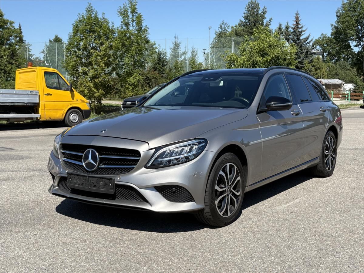 Mercedes-Benz Třídy C, 2,0 220d 143kW 4M,AVG,Led,Pano