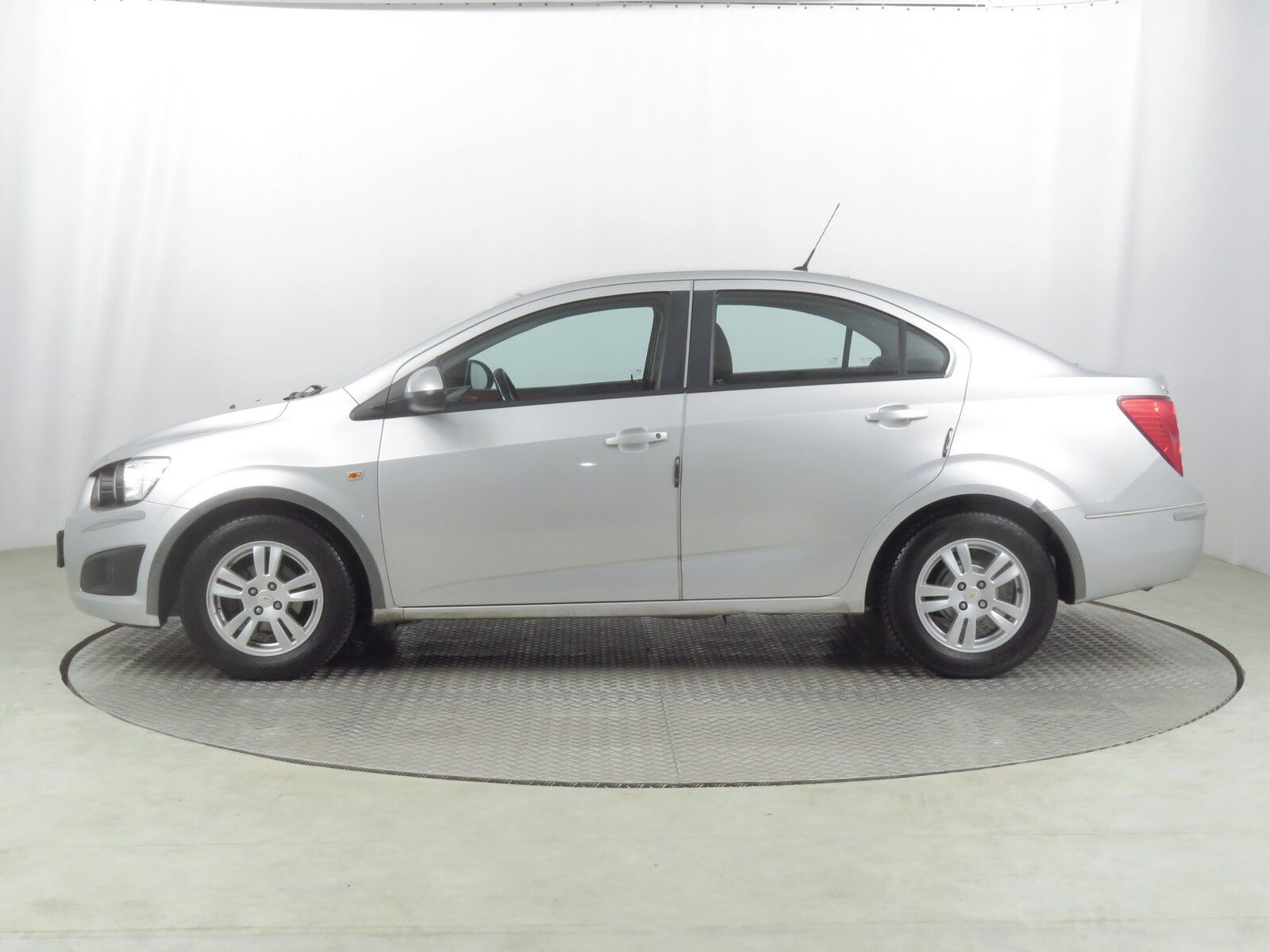 Chevrolet Aveo, 1.4 i 16V, servisované - fotka 3